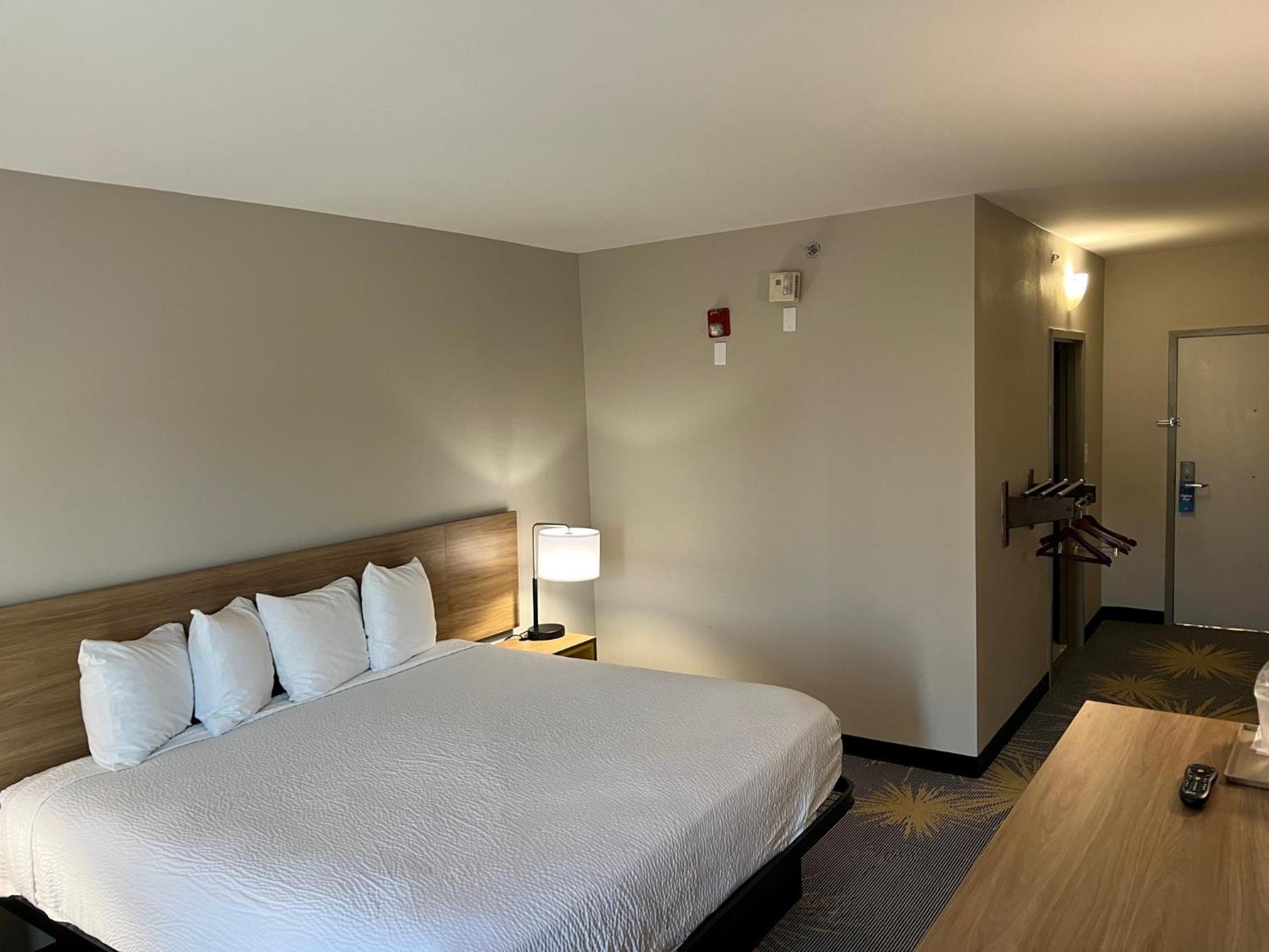 King Room - Disability Access - Photo 1