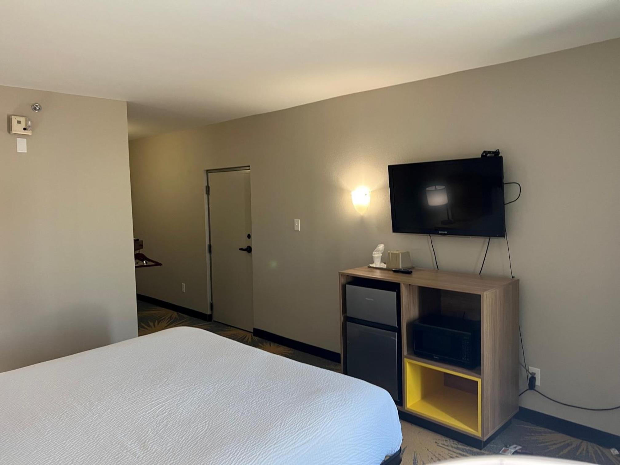 King Room - Disability Access - Photo 6