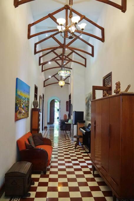 Five-Bedroom House photo 1