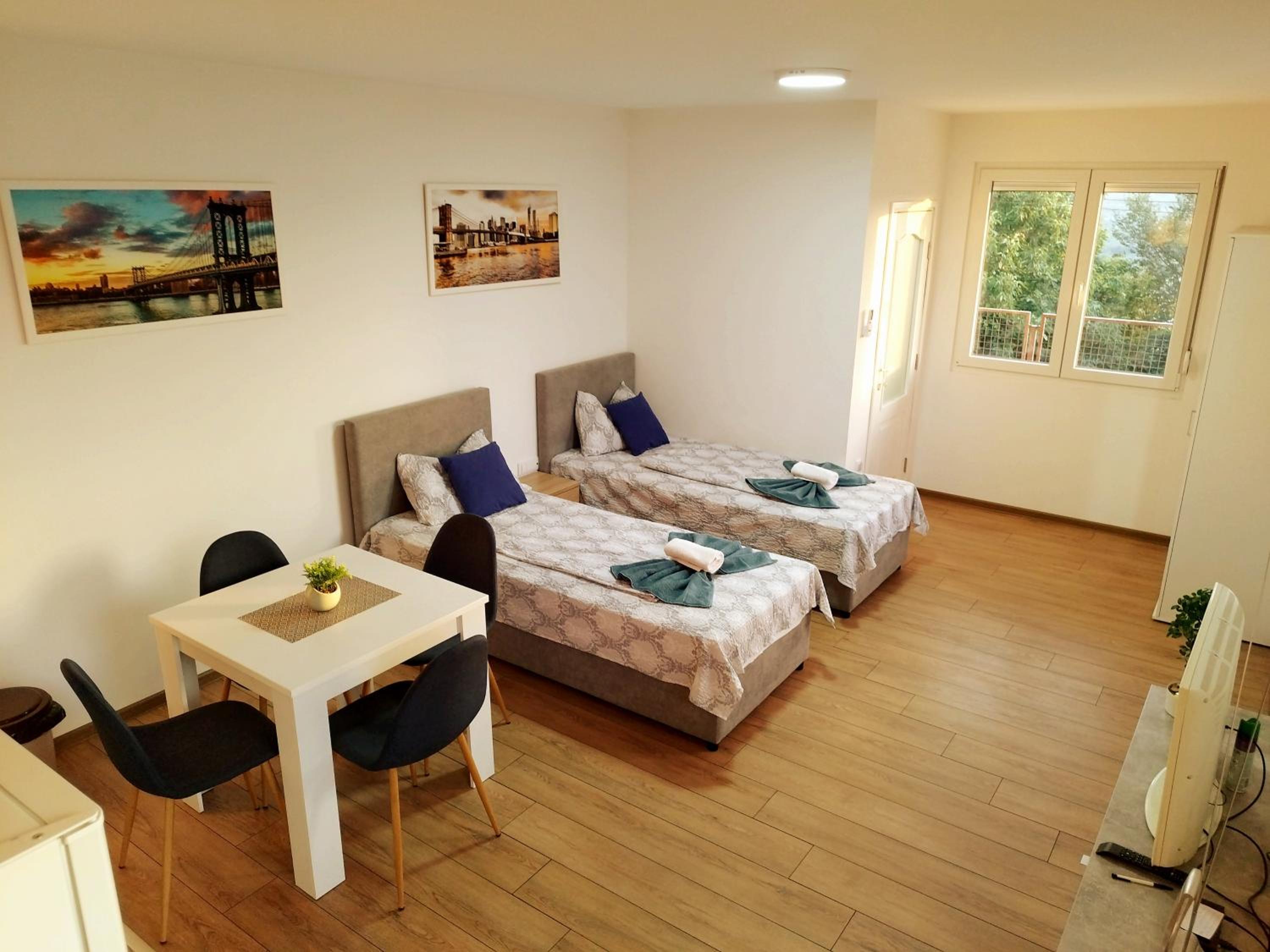 One-Bedroom Apartment photo 1