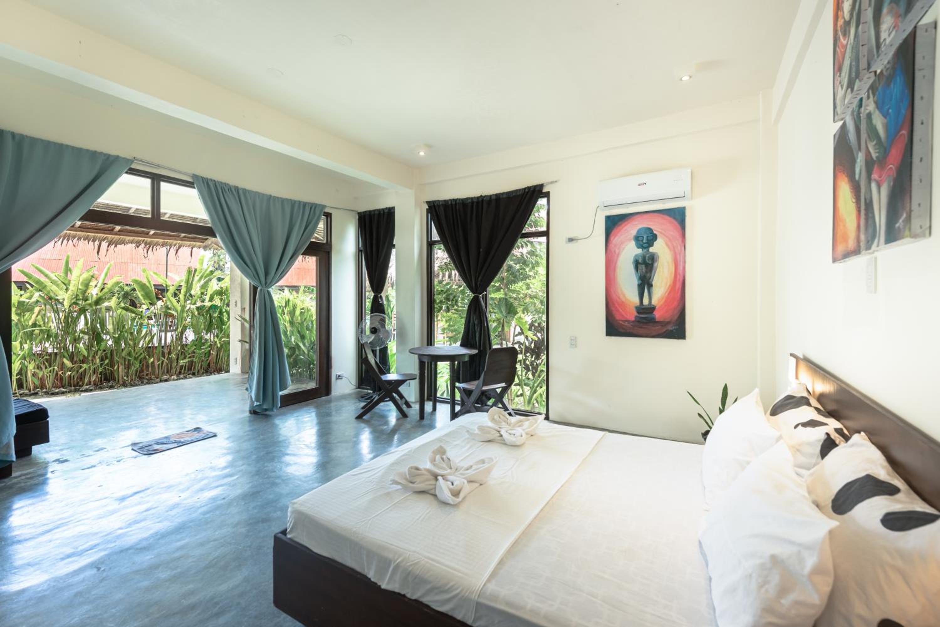 Double Room with Pool View photo 2
