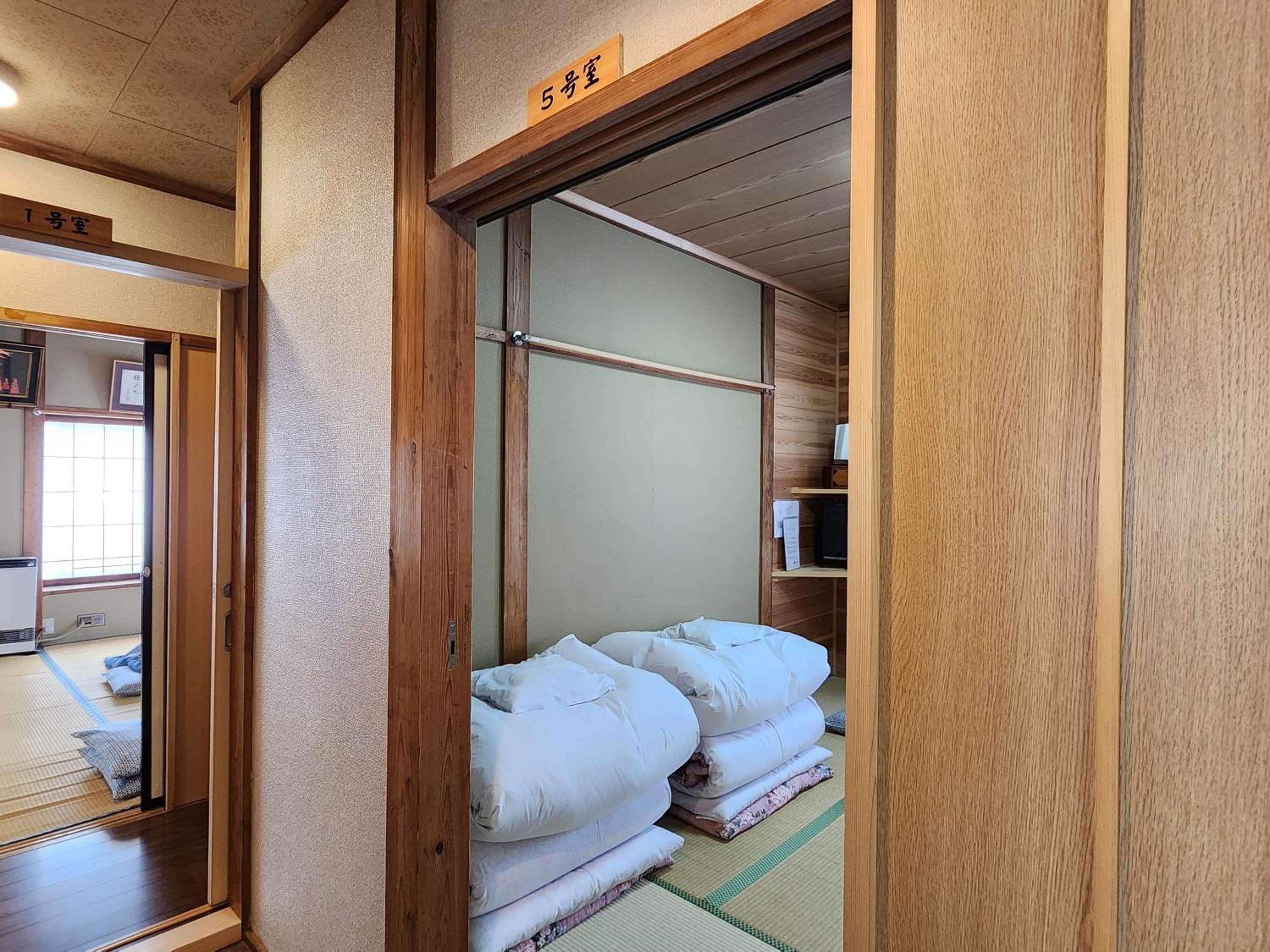 Japanese Style Economy Twin Room with Shared Bathroom photo 3