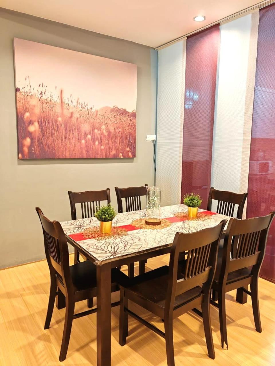 Four-Bedroom House photo 2