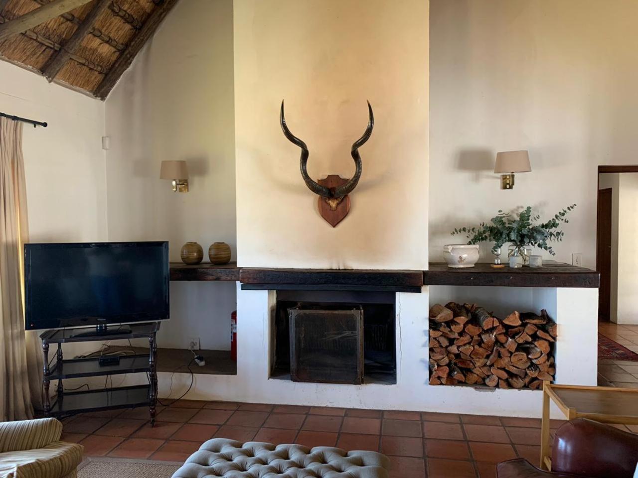 Five-Bedroom House photo 1