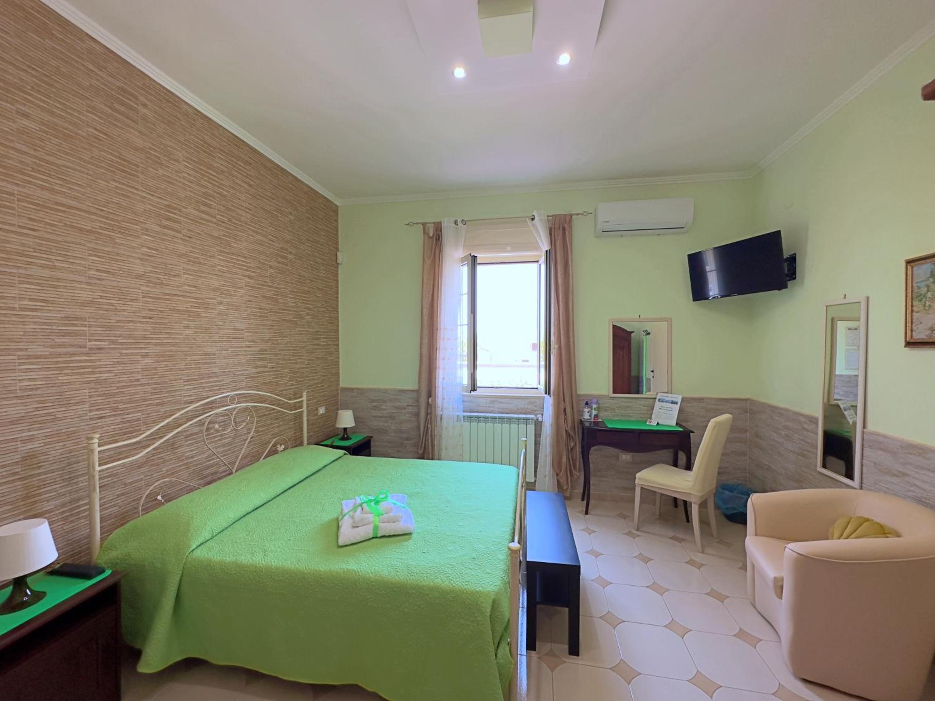 Standard Double Room - Photo 5