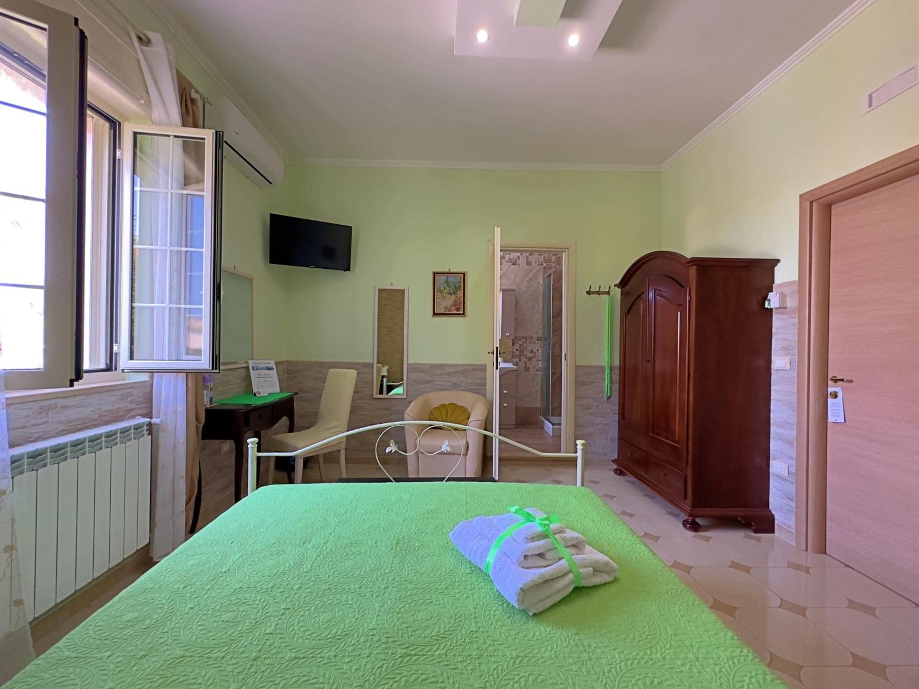 Standard Double Room - Photo 2