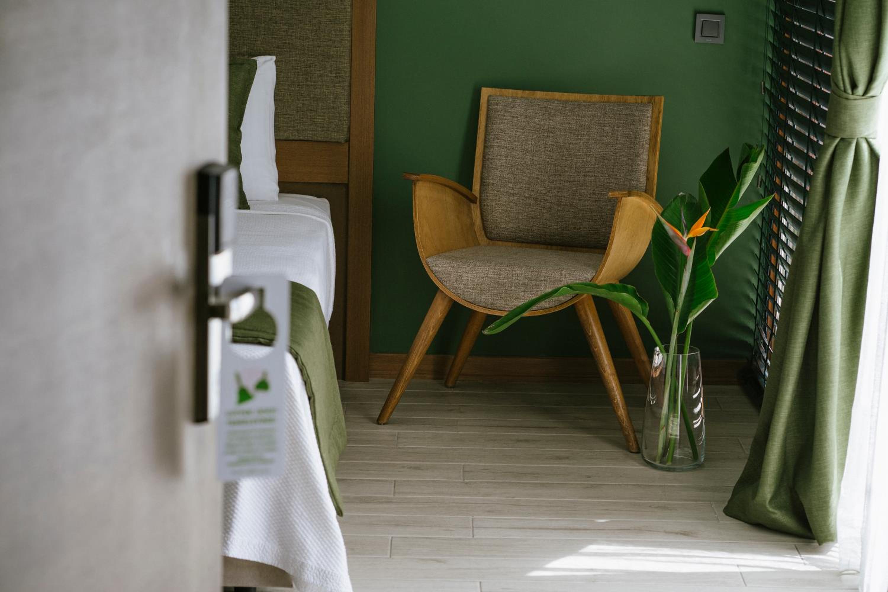 Deluxe Triple Room with Sea View - Photo 12
