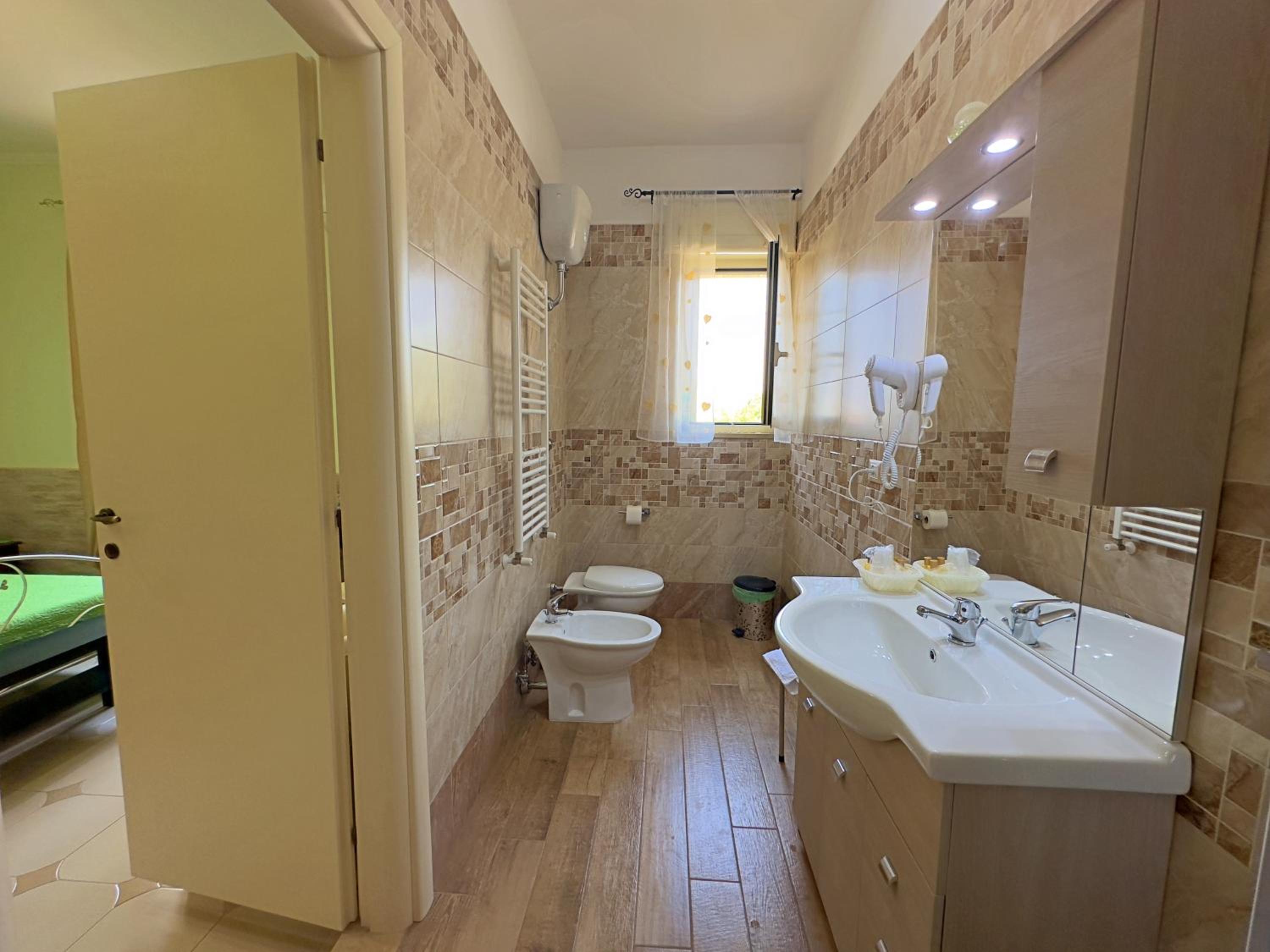 Standard Double Room - Photo 4