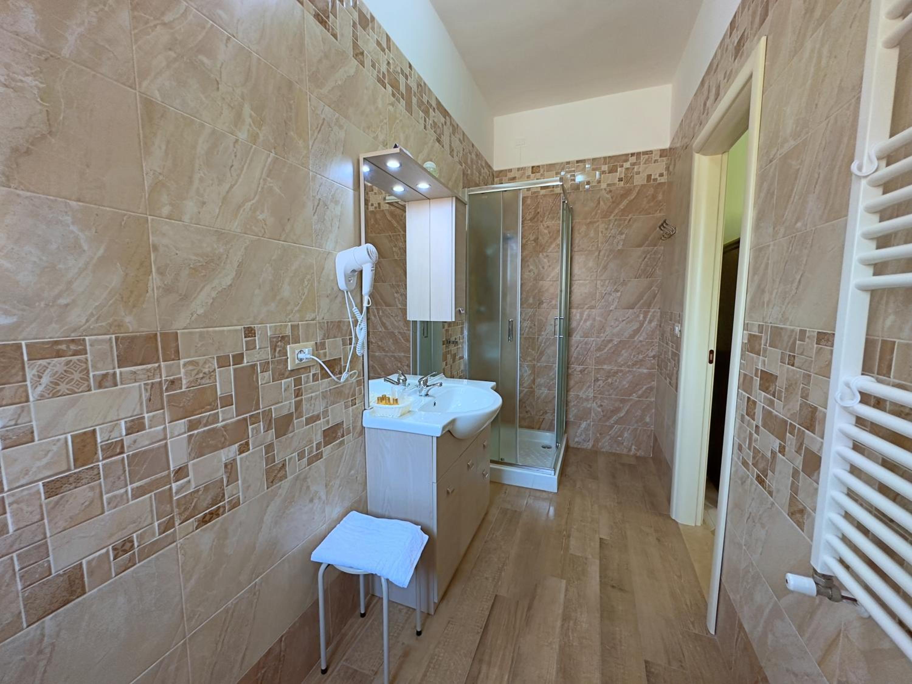 Standard Double Room - Photo 3