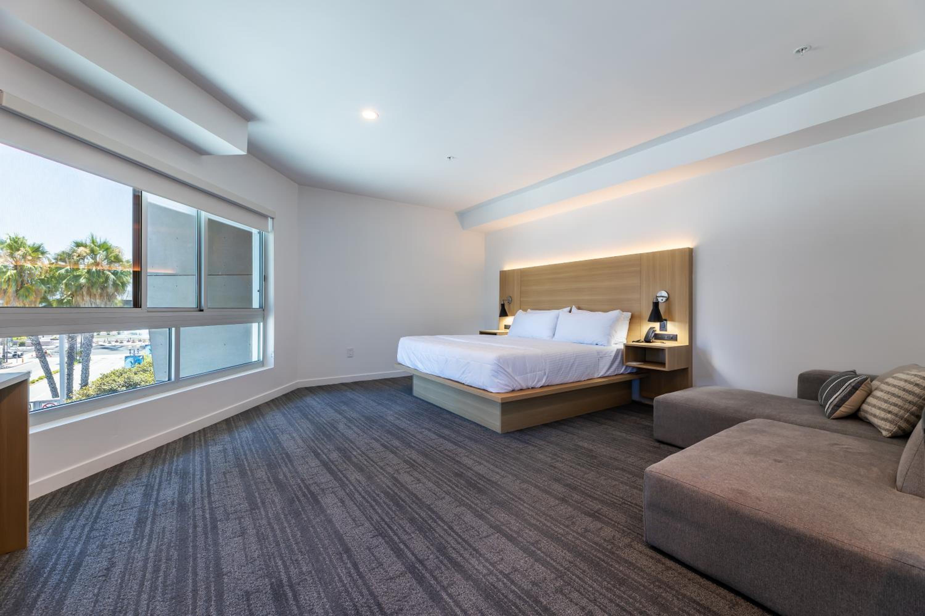 Deluxe King Room - Photo 2