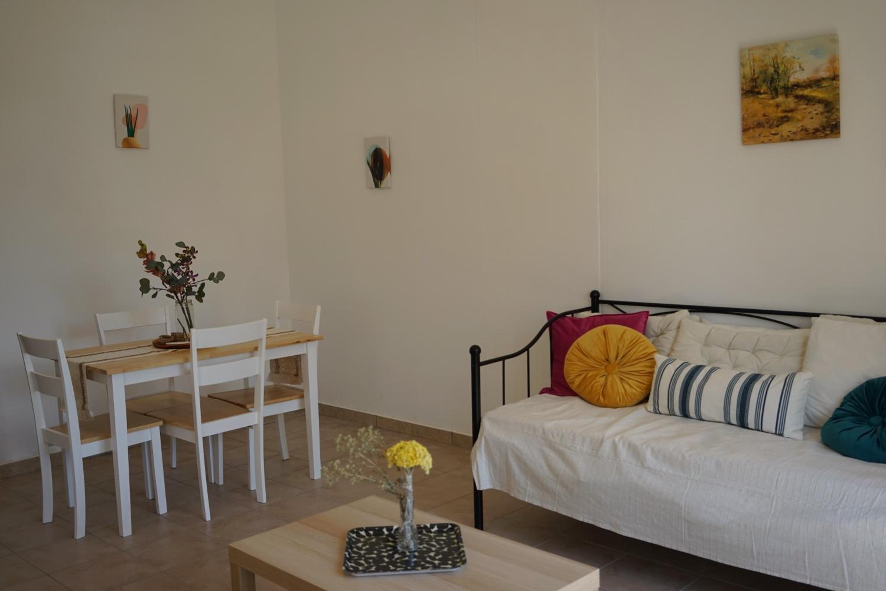One-Bedroom Apartment photo 2