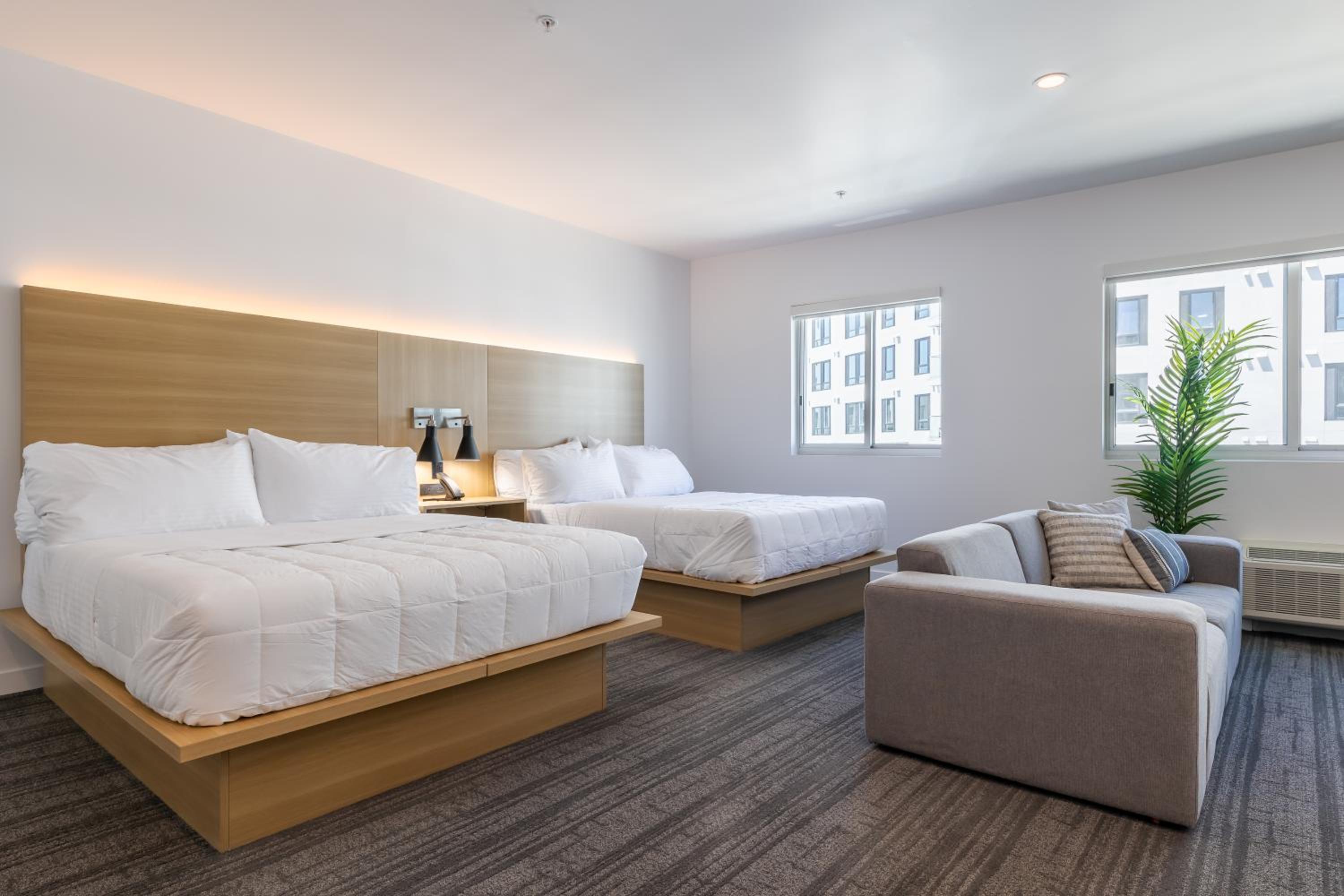 Deluxe Queen Room - Photo 1