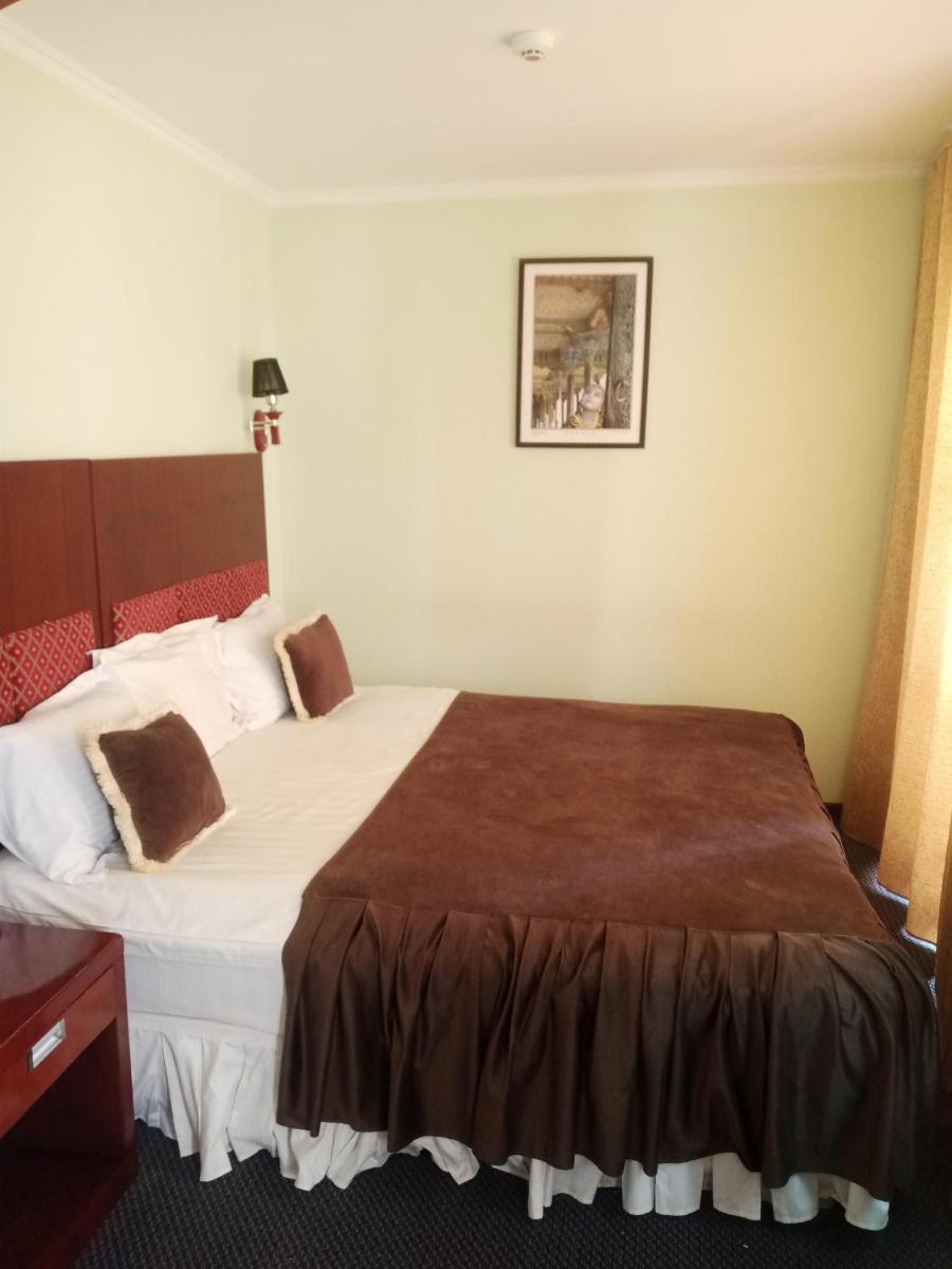 Deluxe Double Room with Bath photo 3