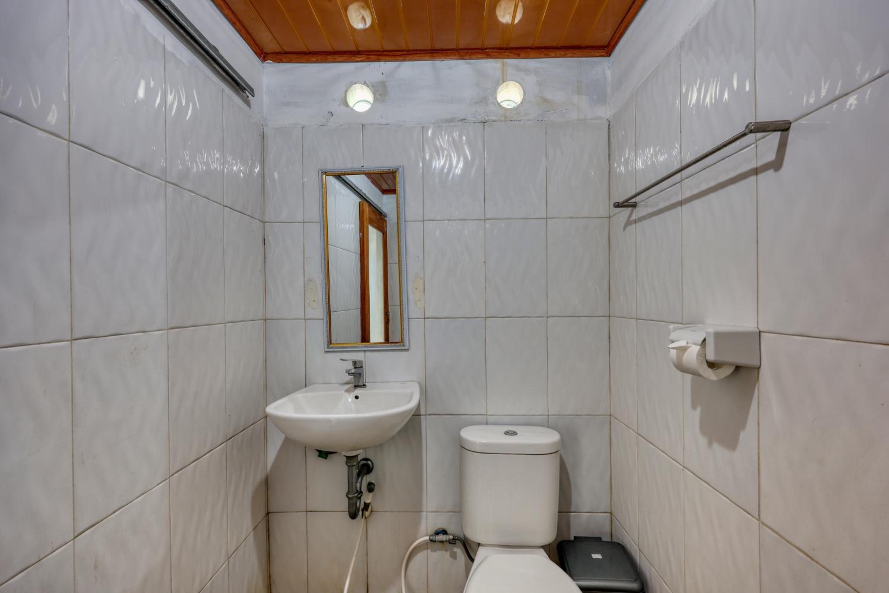 Budget Double Room - Photo 3