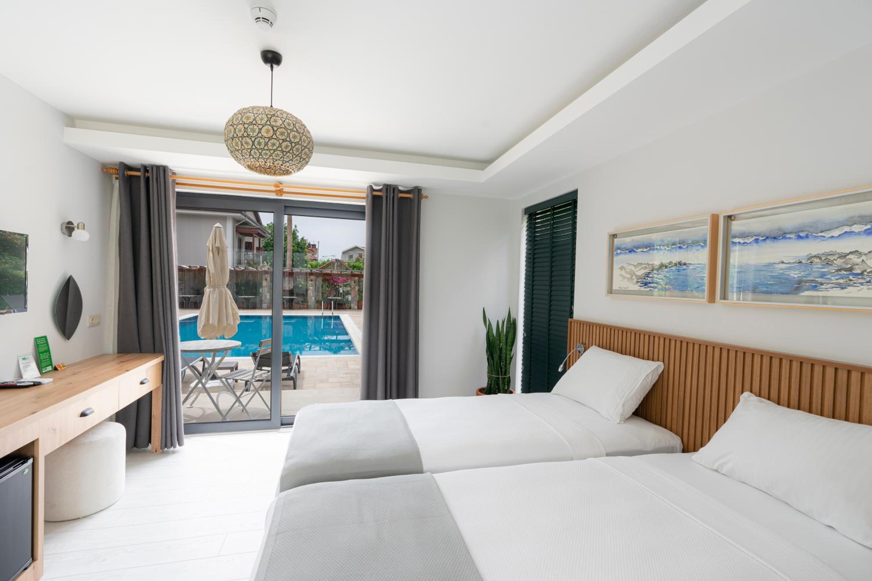 Double Room with Pool View - Photo 1