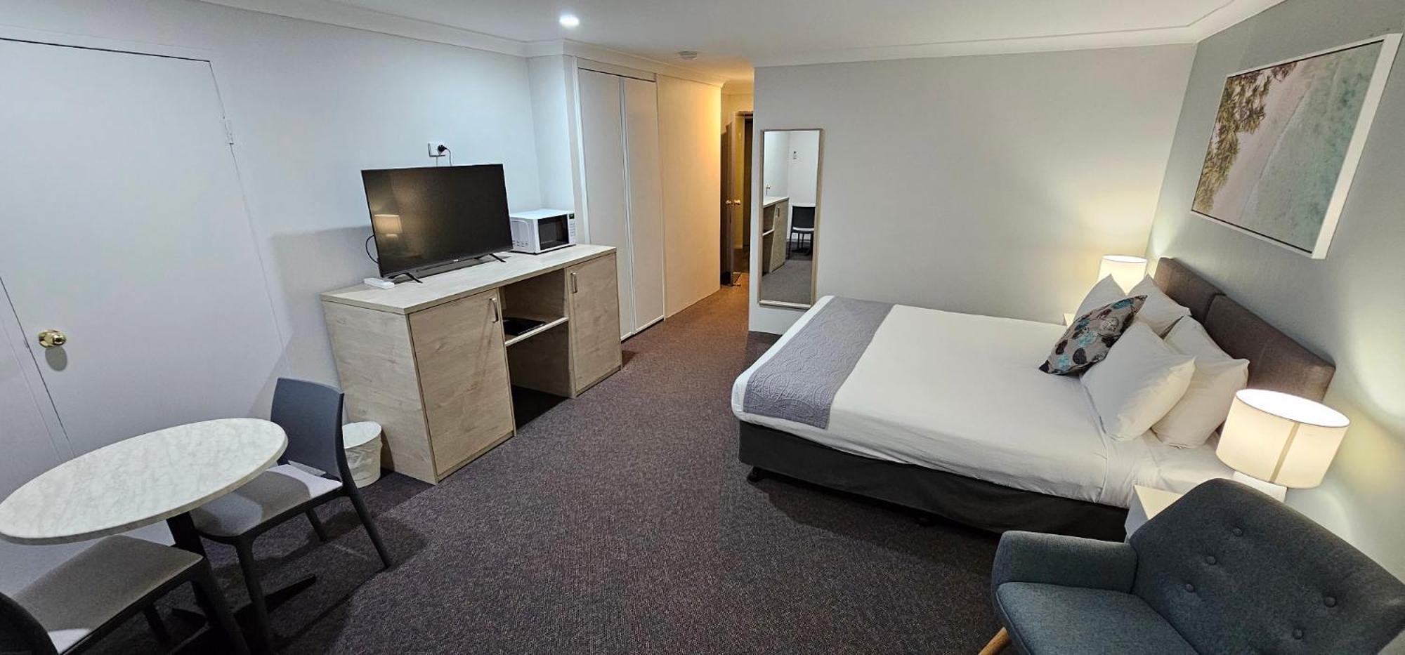 King Room with Spa Bath - Photo 7