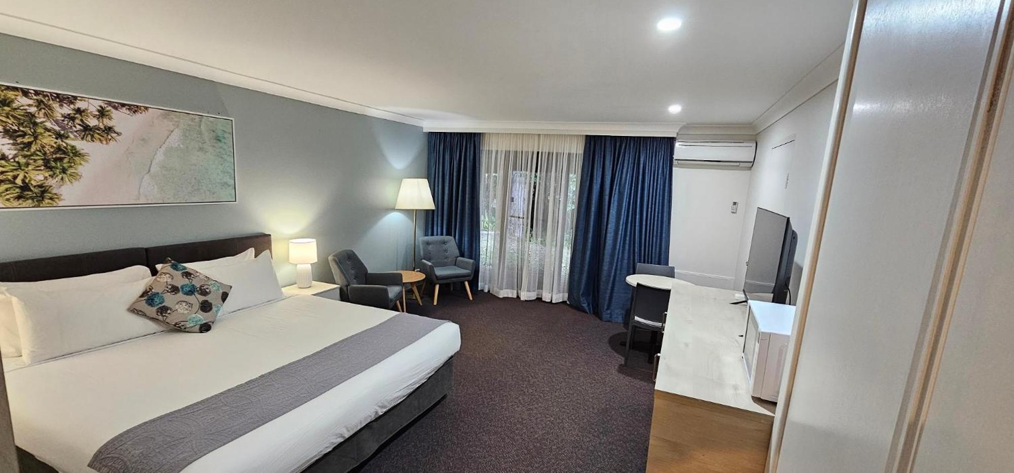 King Room with Spa Bath - Photo 6