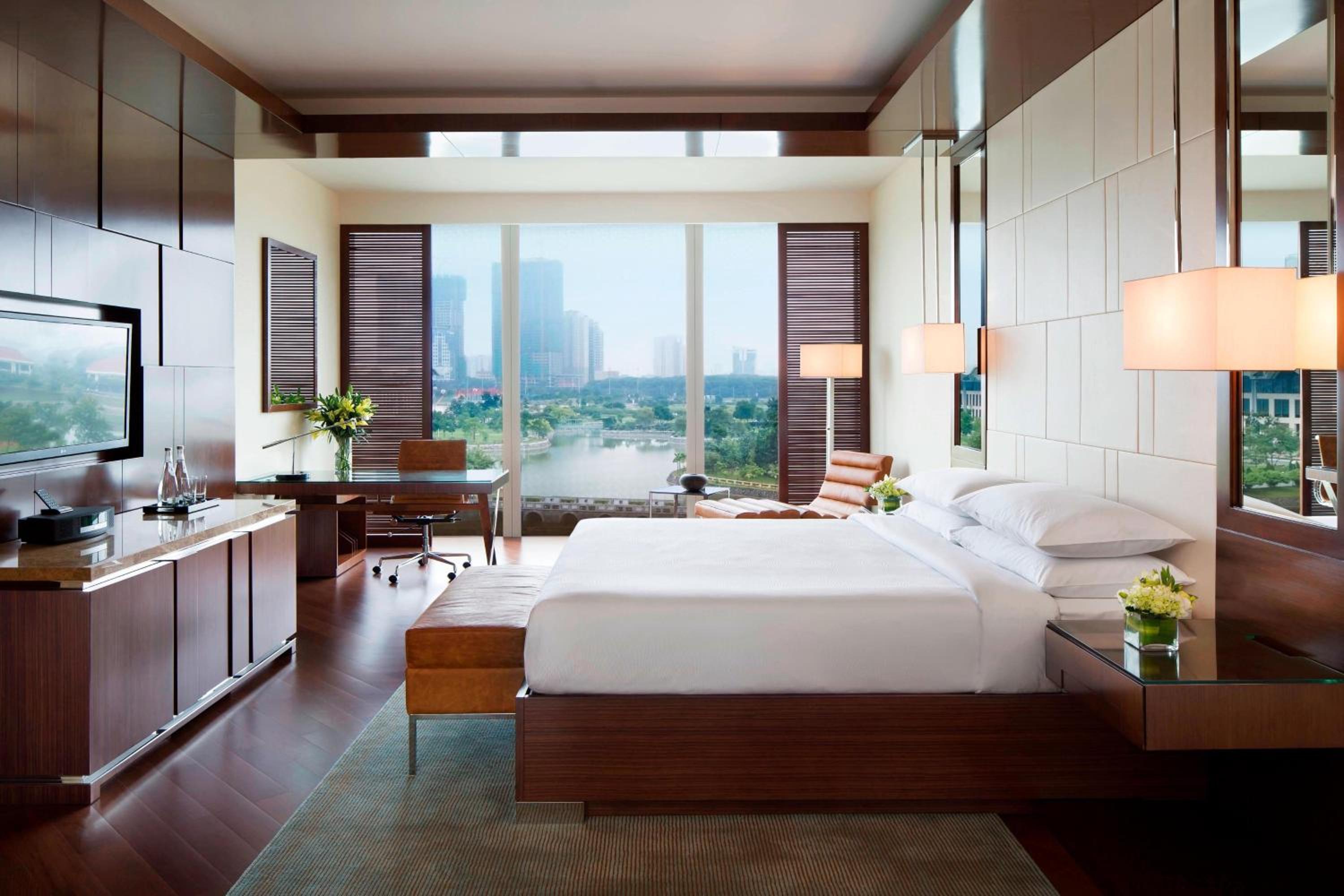 Executive King Room, Executive lounge access, 1 King, Lake View photo 1