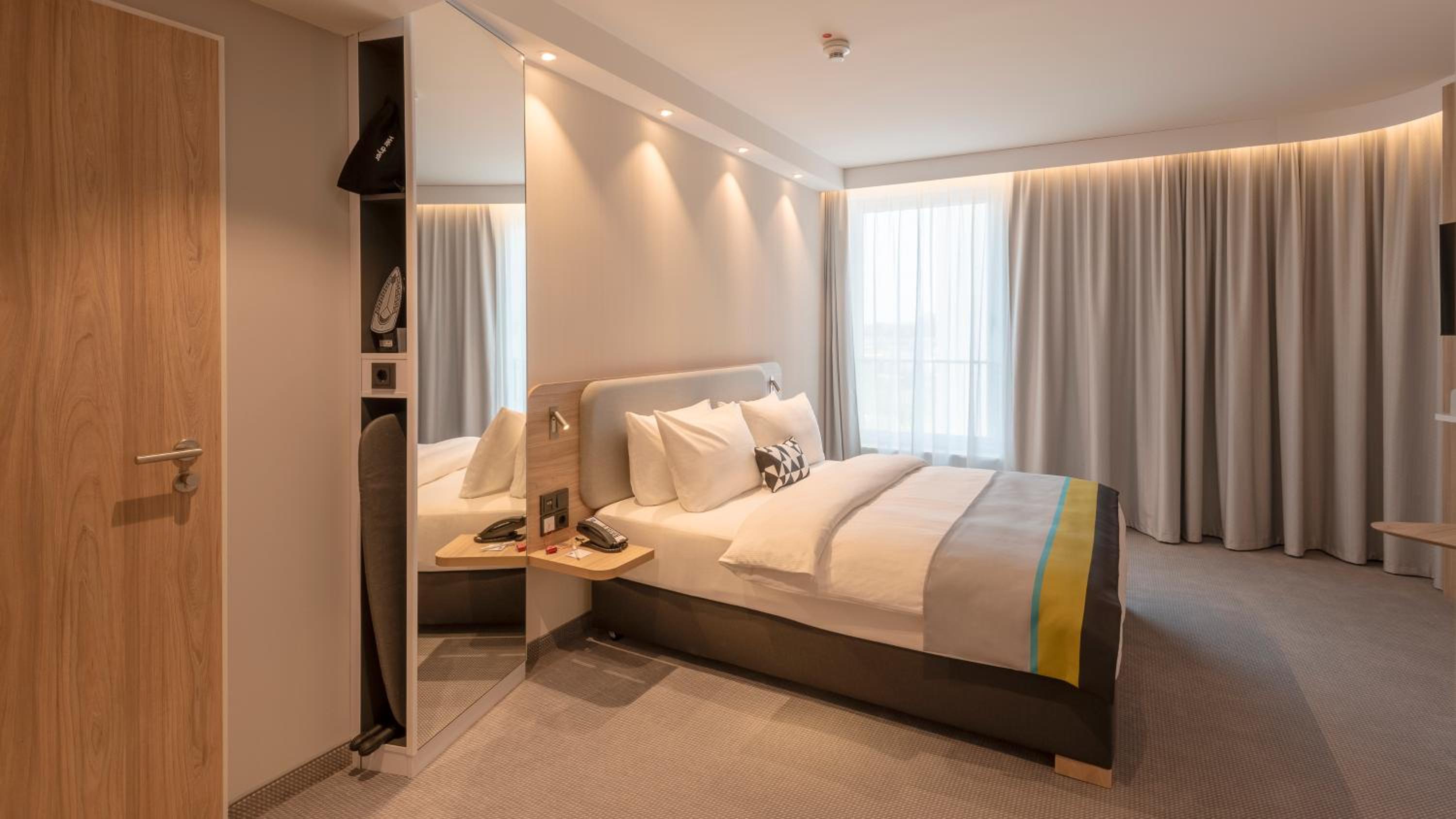 Standard Queen Room with Mobility Accessible Roll-In Shower photo 1