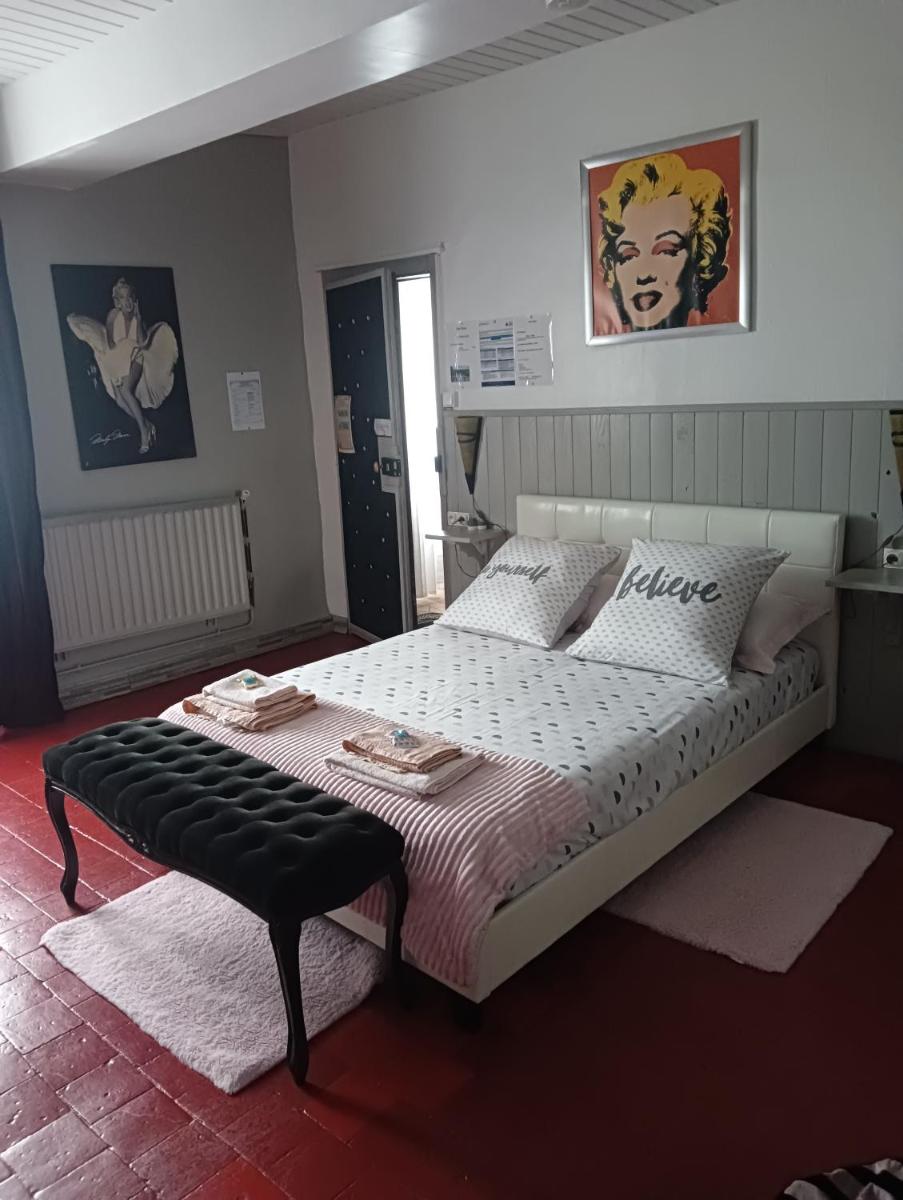 Standard Double Room - Photo 2