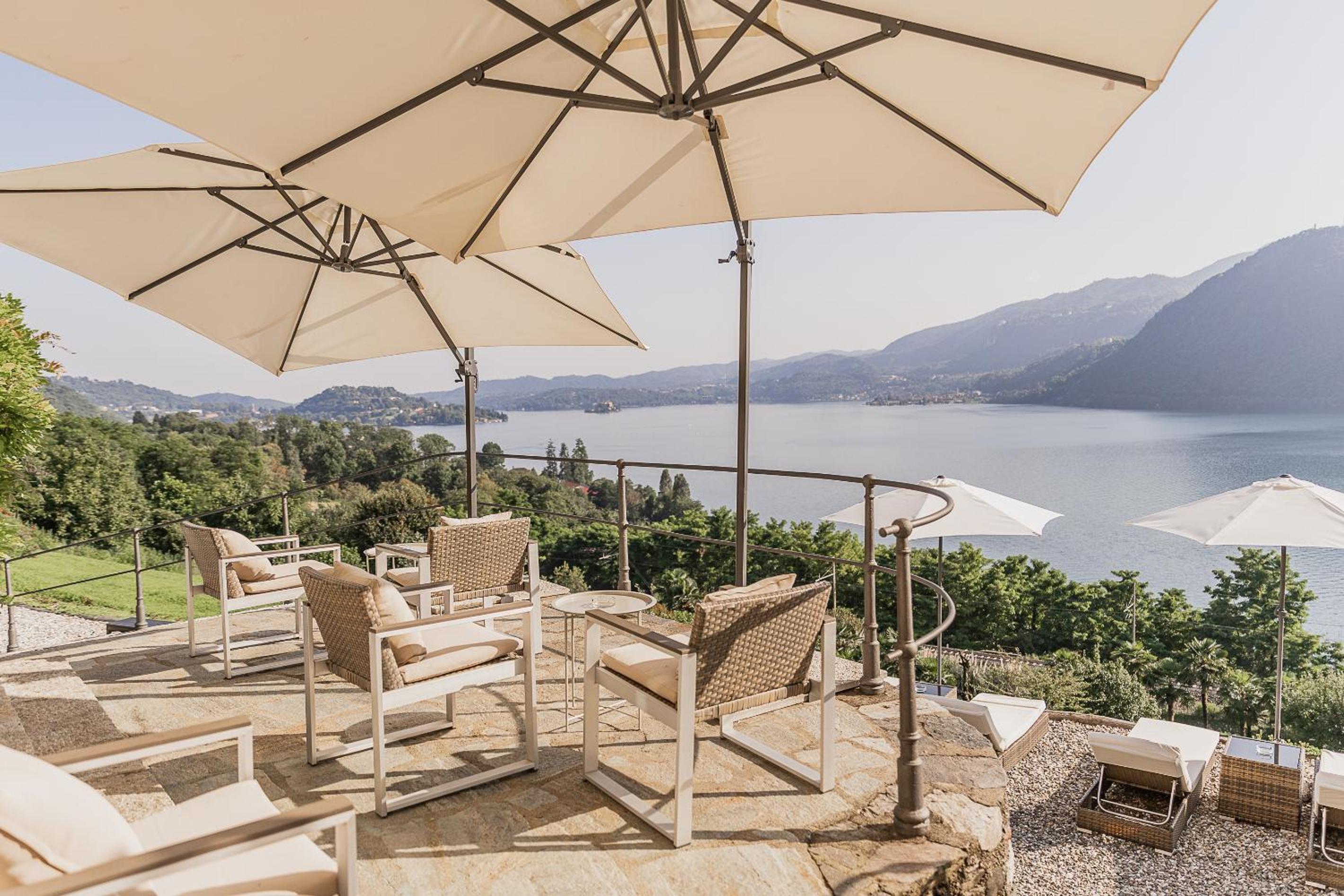 Apartment with Terrace and Lake View photo 3