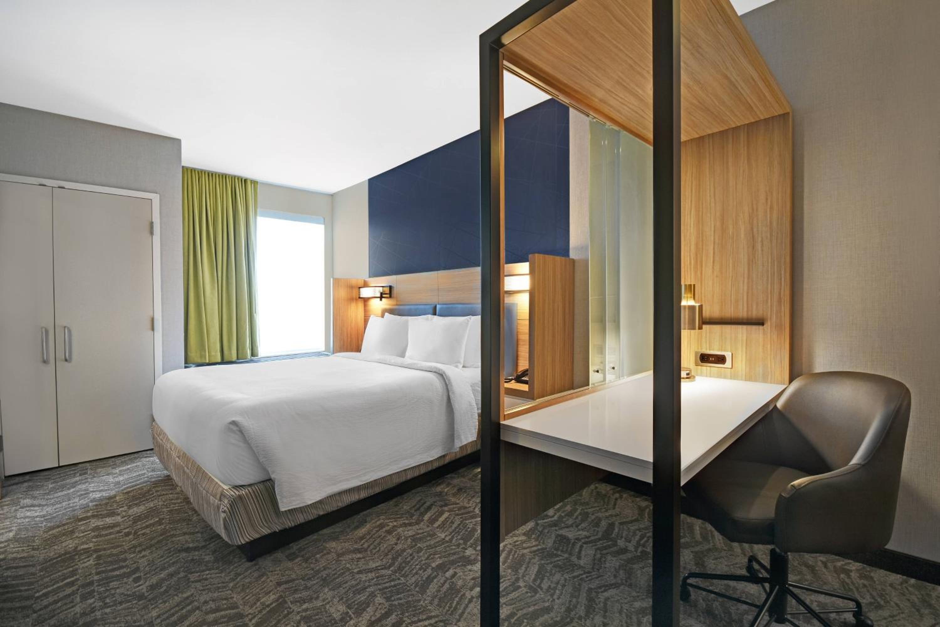 Larger Suite, 1 King, Sofa bed - Photo 2
