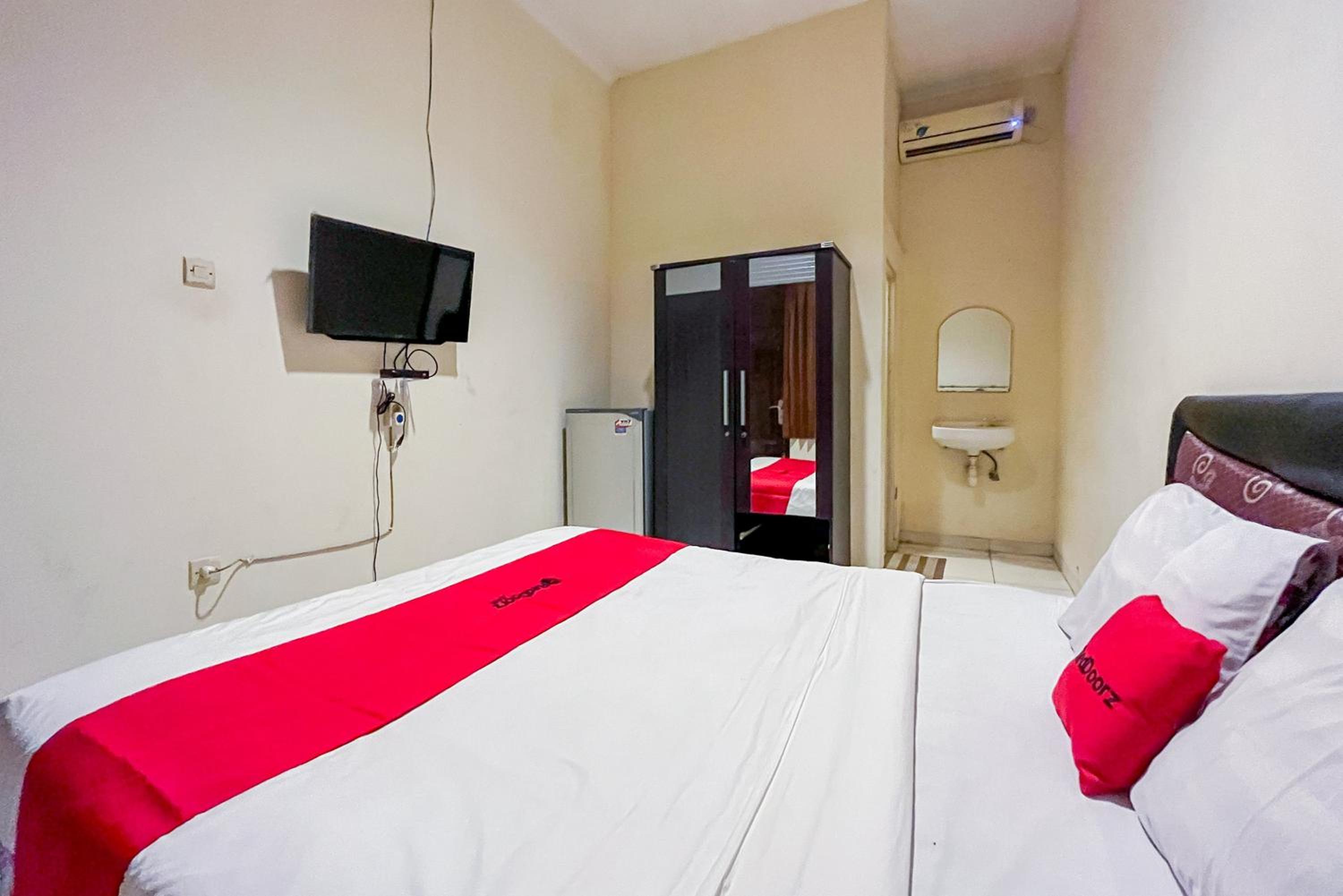 Standard Double Room - Photo 9