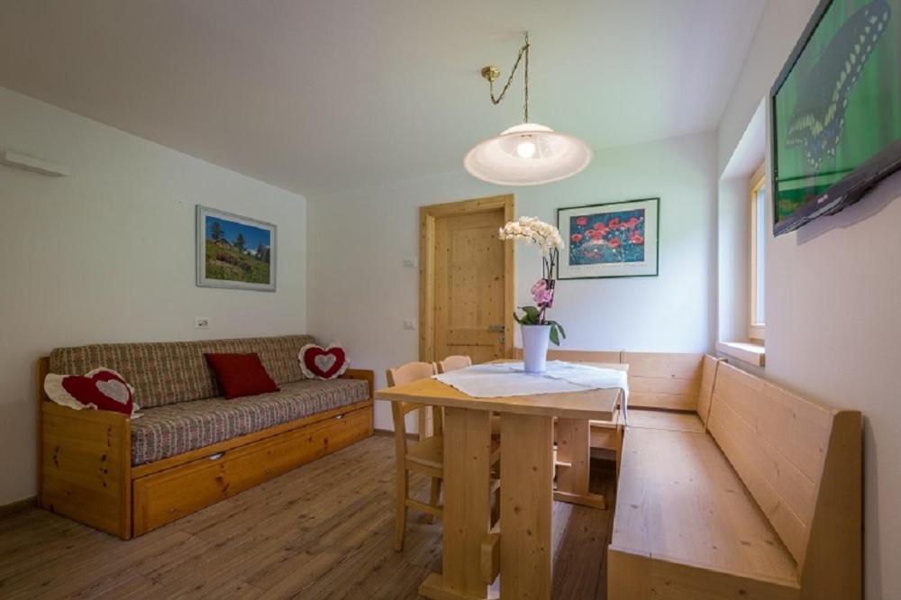 Deluxe One-Bedroom Apartment with Garden View photo 2