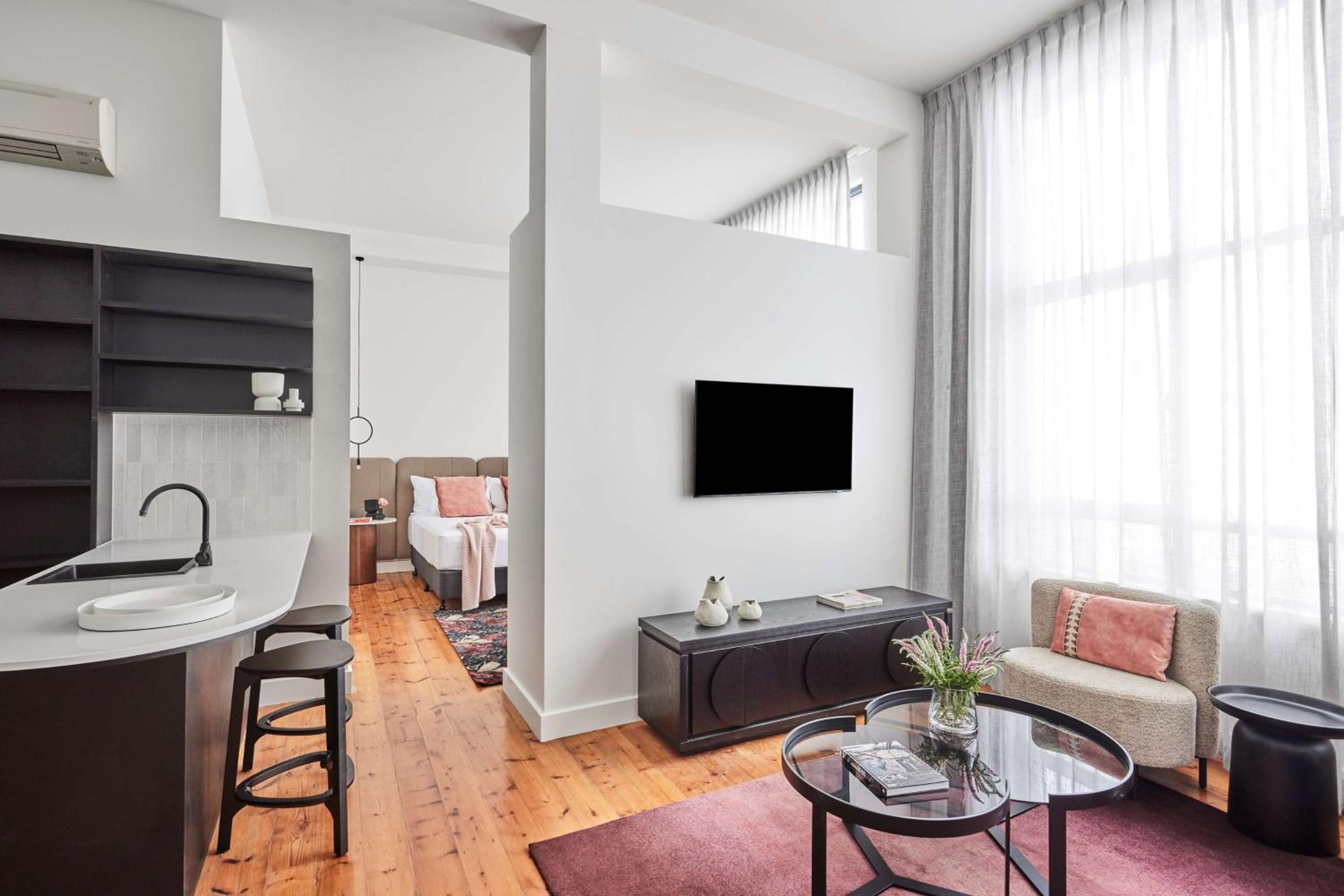 One Bedroom Loft Apartment - Photo 3