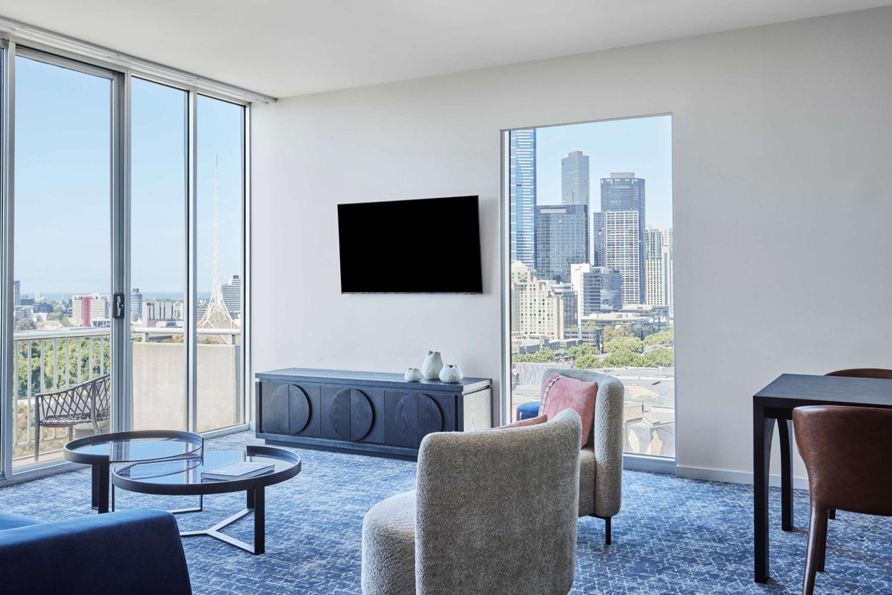 Two-Bedroom Apartment with River View thumbnail 5