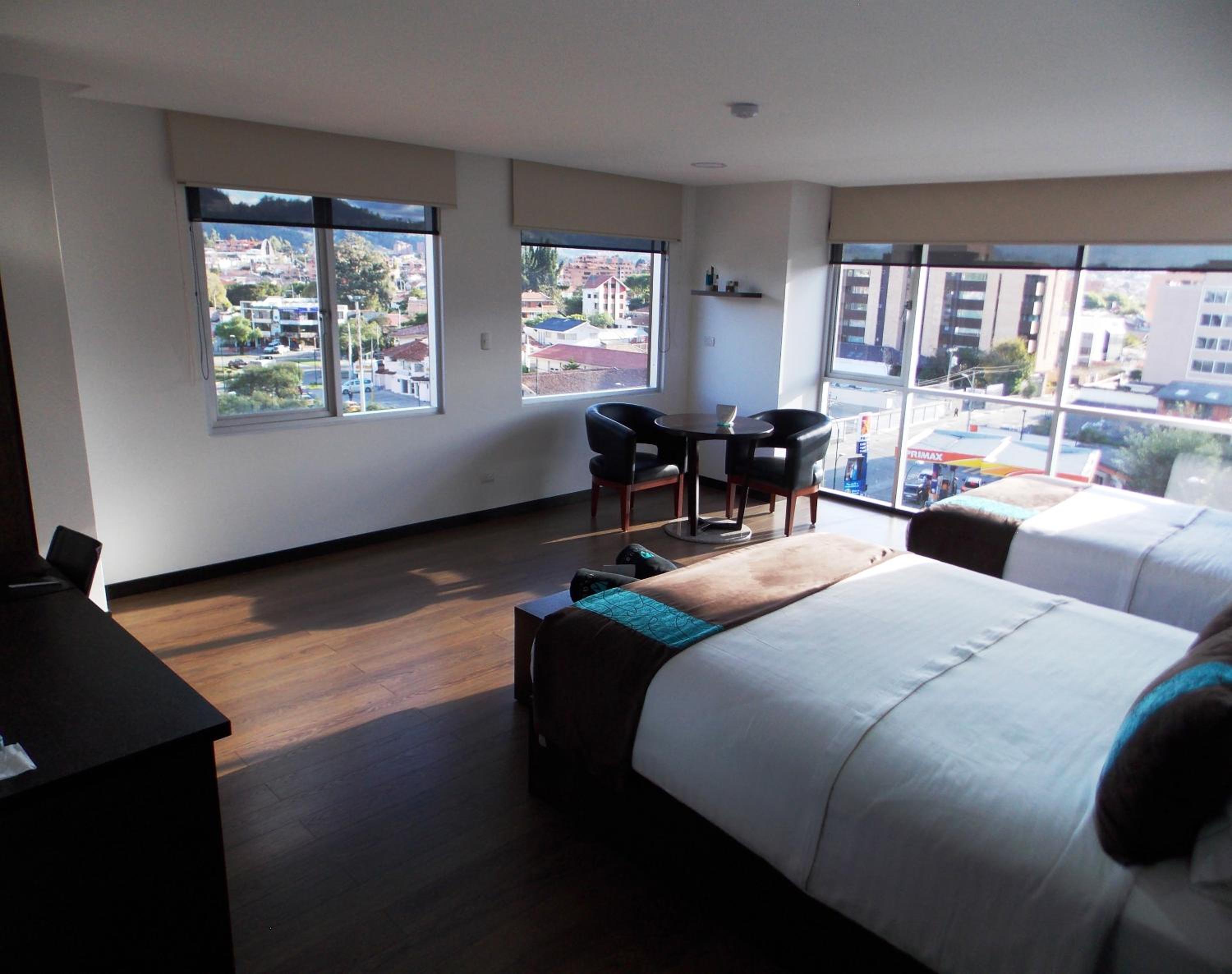 Standard Room:  One Queen Bed or Two Double Beds photo 3
