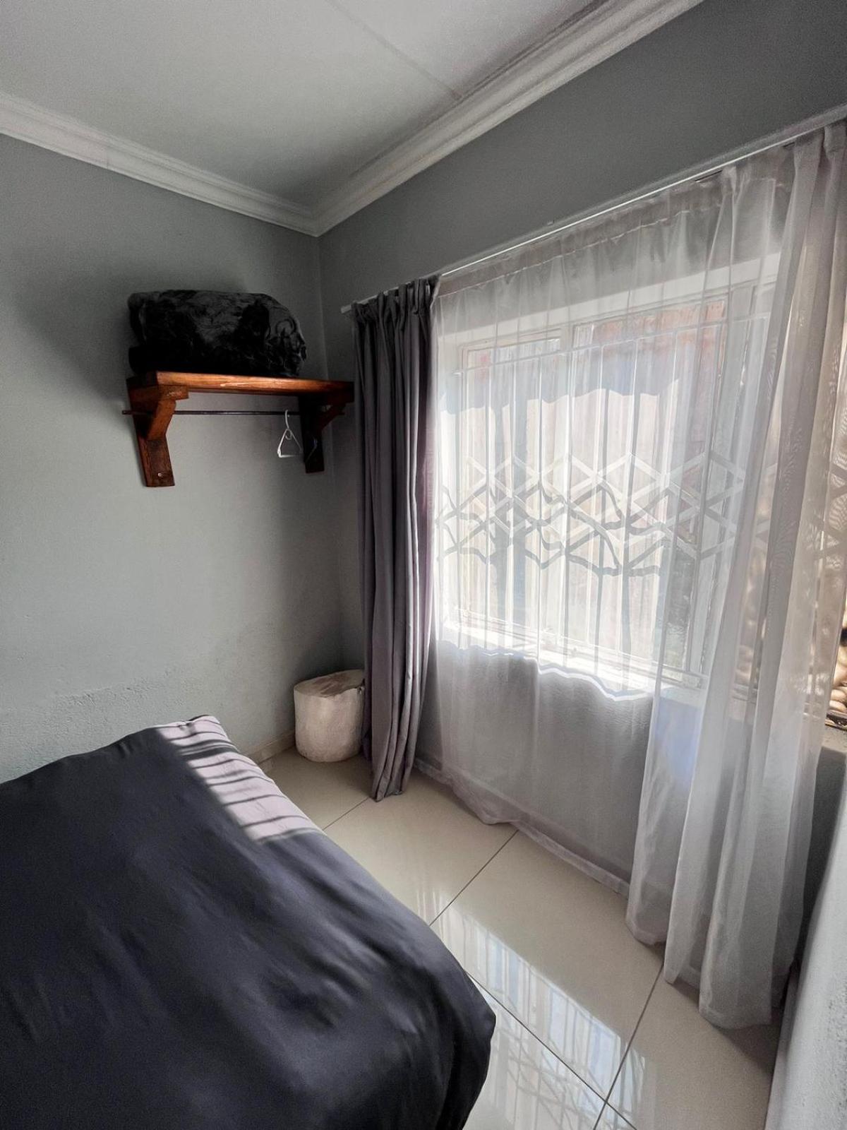 Budget Twin Room photo 3