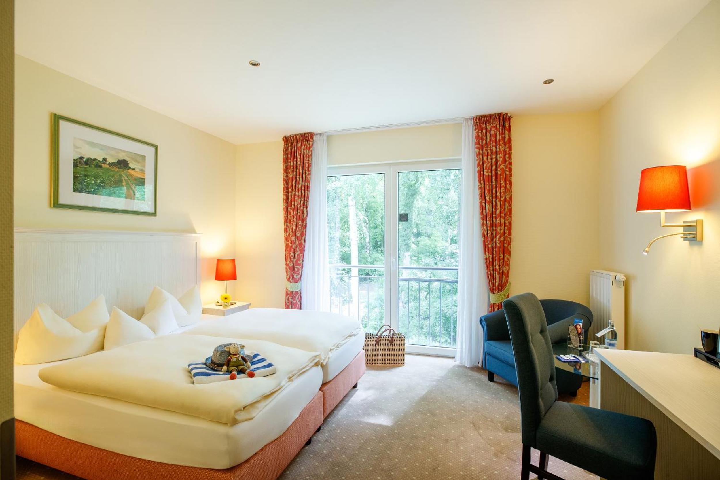 Double Room - Forest and Street Side photo 1