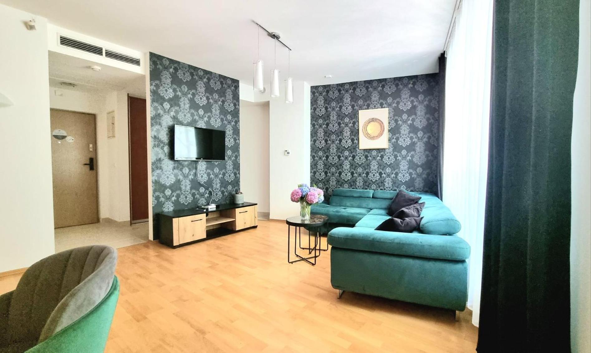 One-Bedroom Apartment photo 2