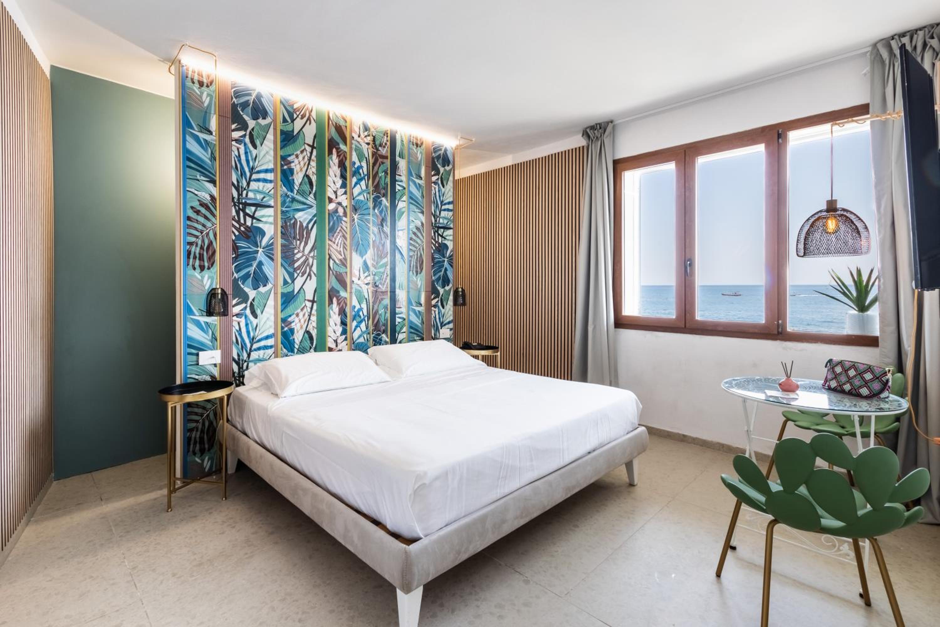 Double Room with Sea View - Photo 1