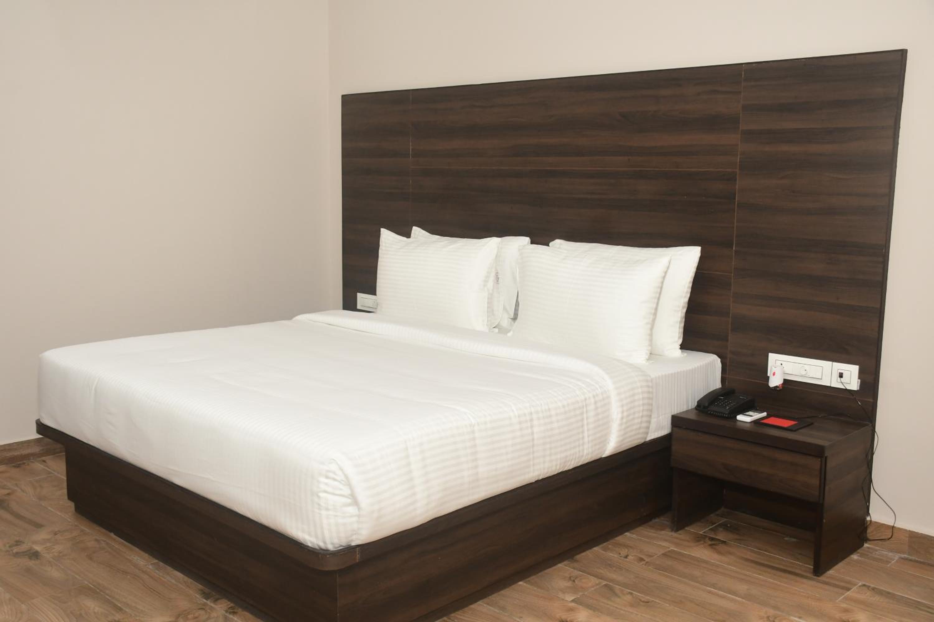 Deluxe Room - Photo 1