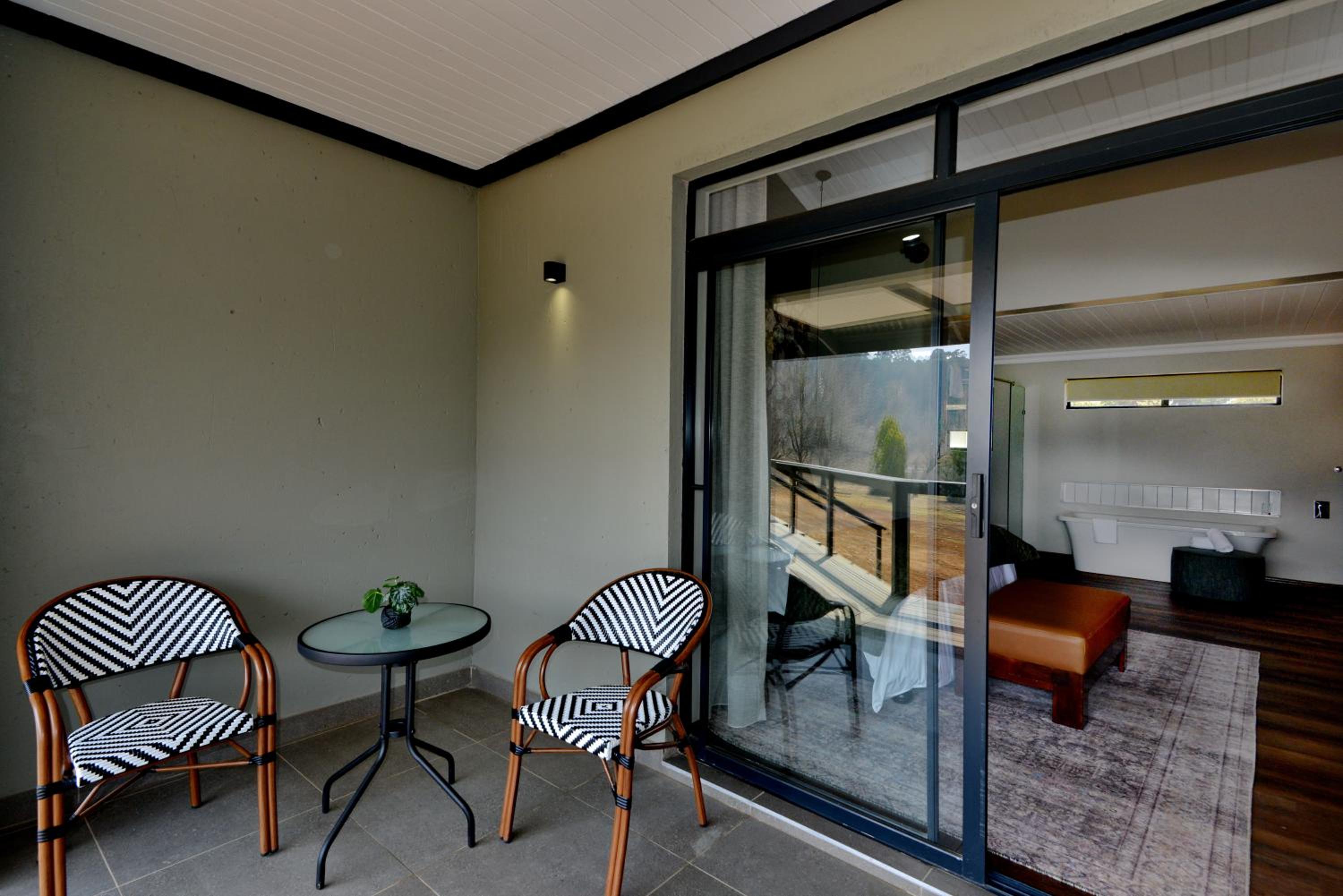 Deluxe Double Room with Bath - Photo 2