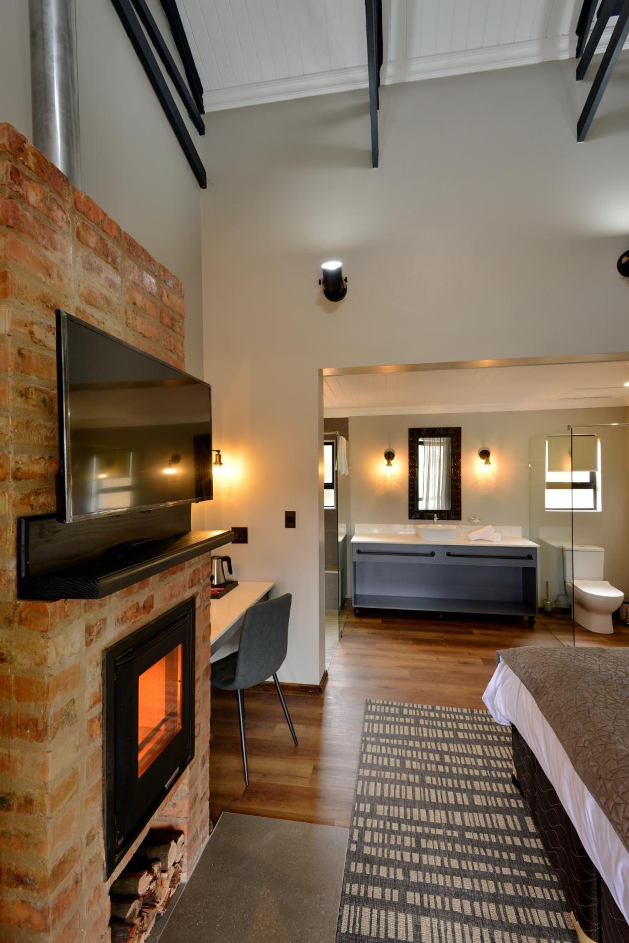 Deluxe Double Room with Shower - Photo 7
