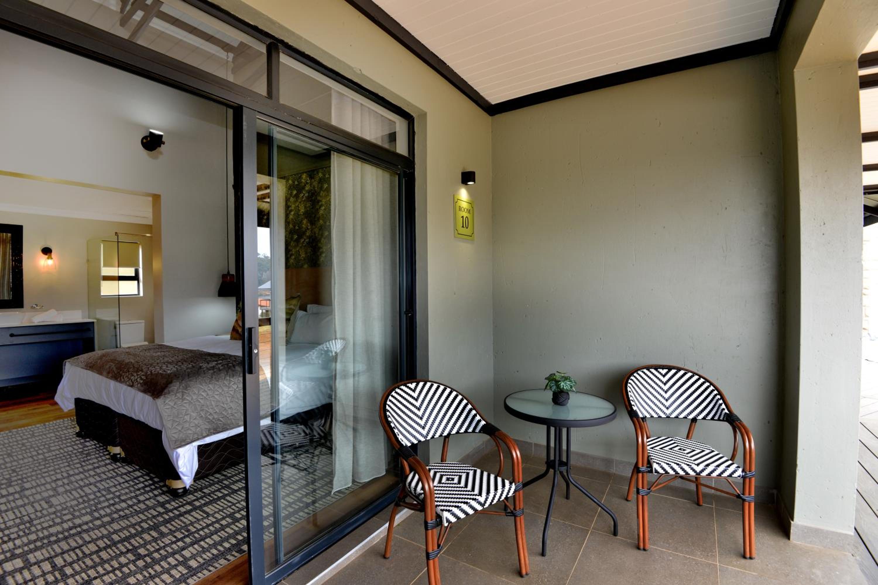 Deluxe Double Room with Shower - Photo 5