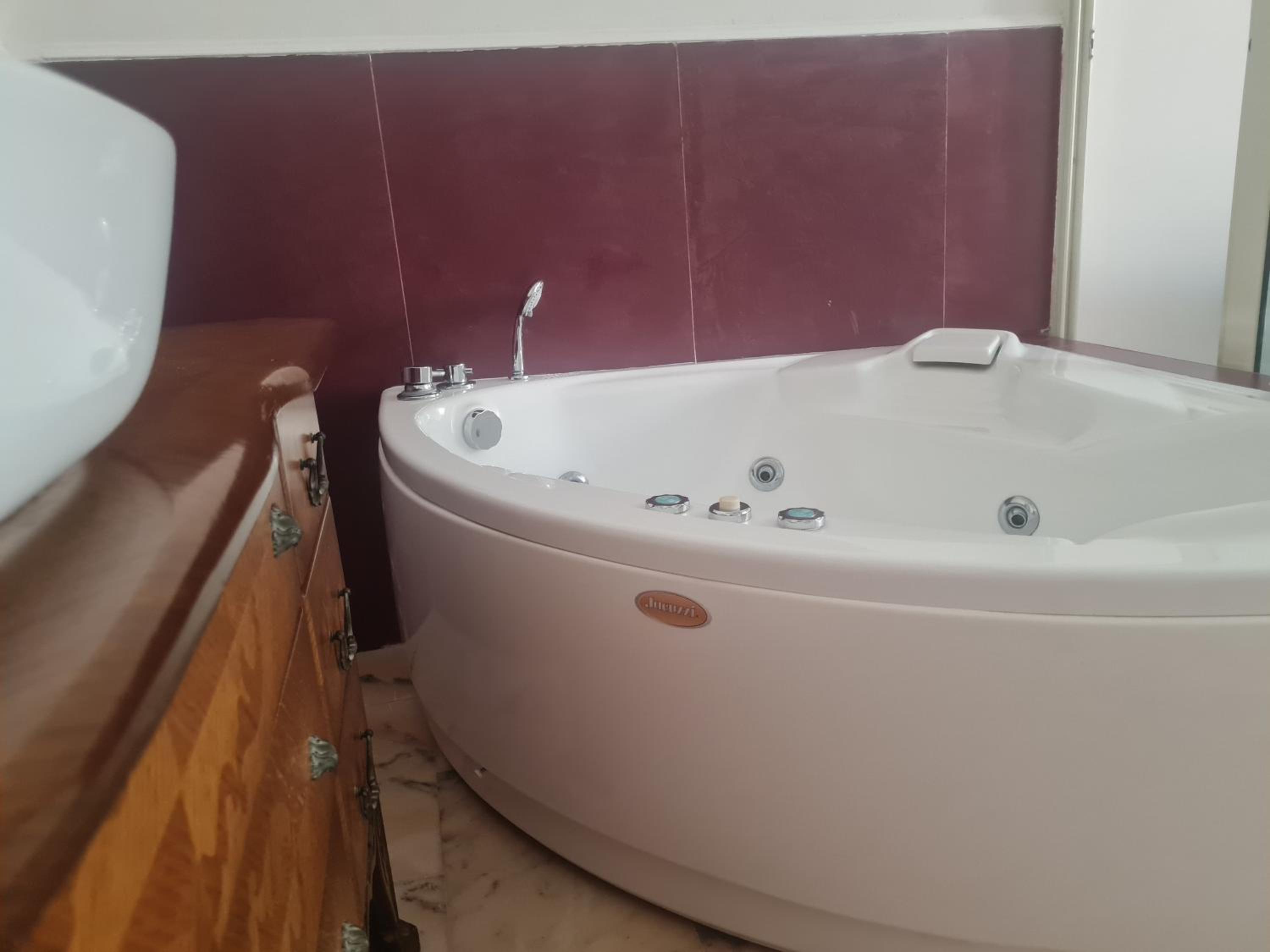 Suite with Hot Tub photo 1