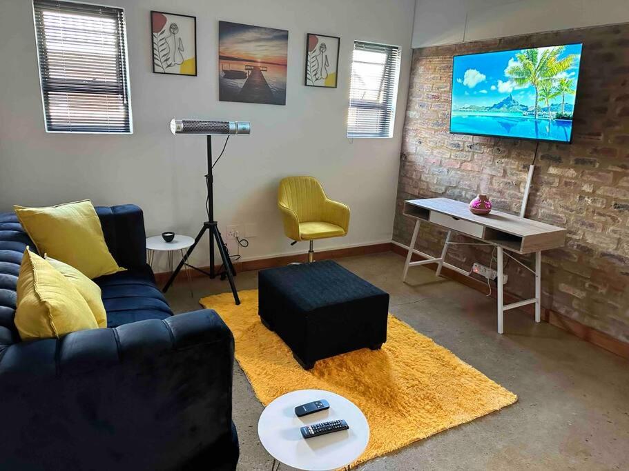 Three-Bedroom Apartment photo 3