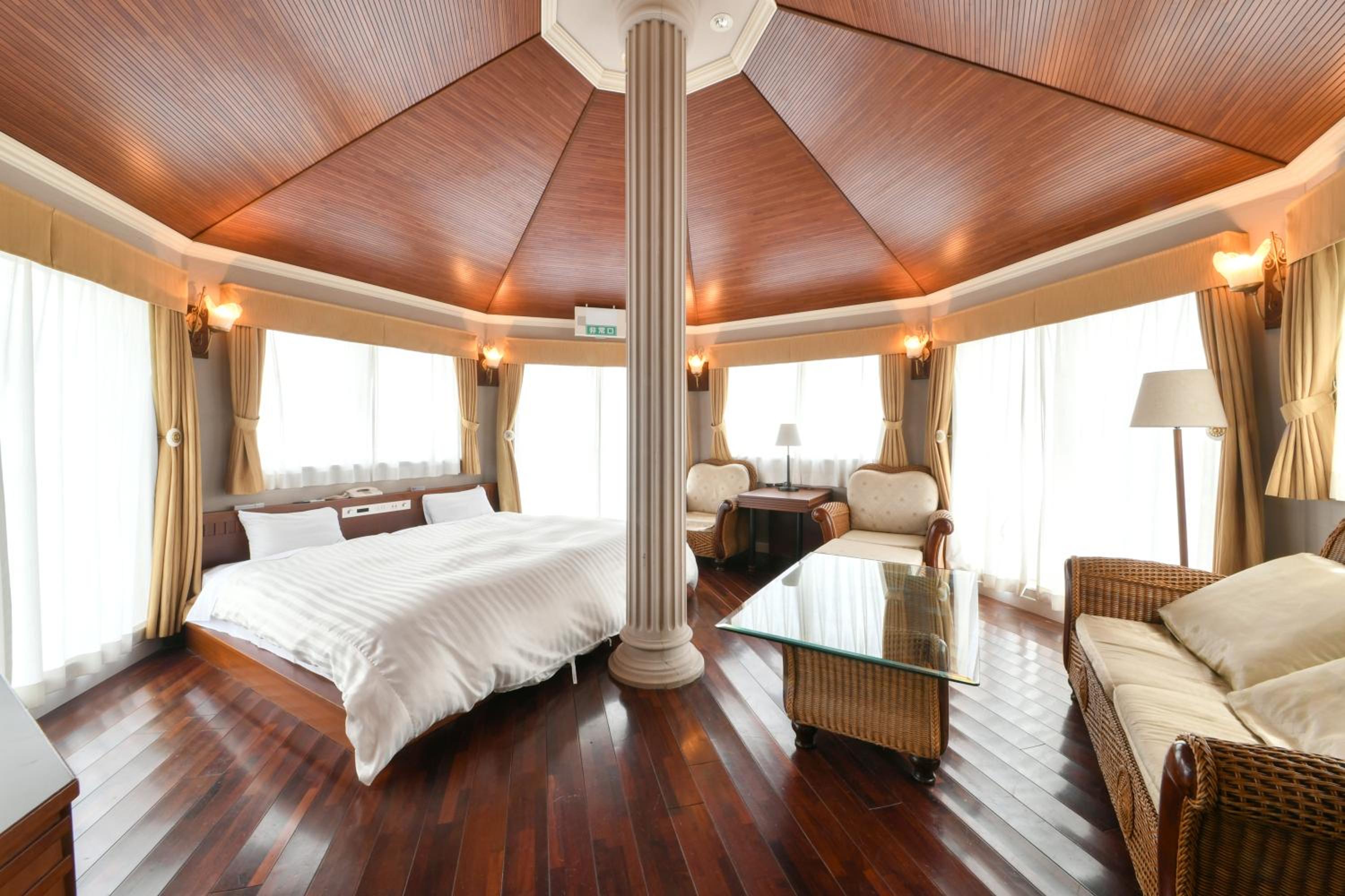 Suite with City View - Photo 1