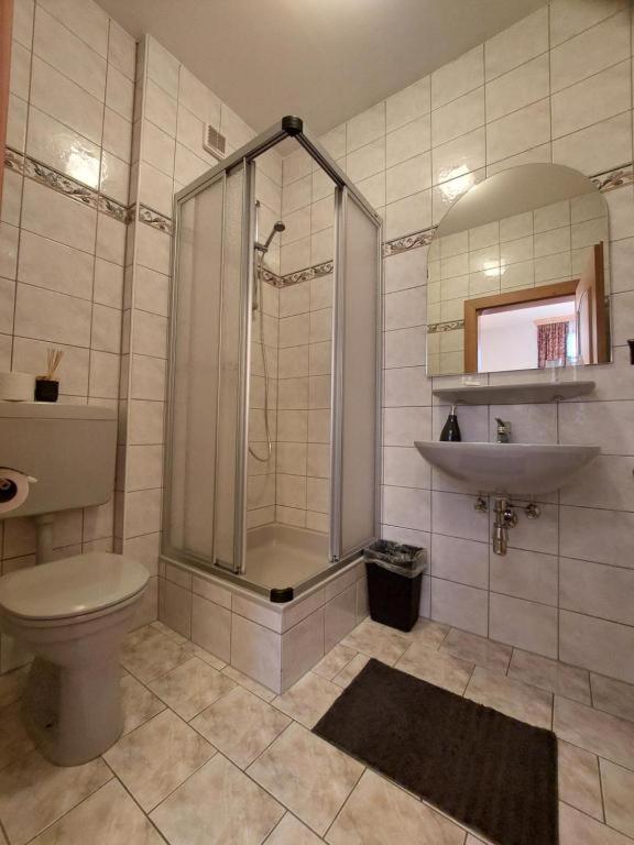 Triple Room with Private Bathroom photo 2