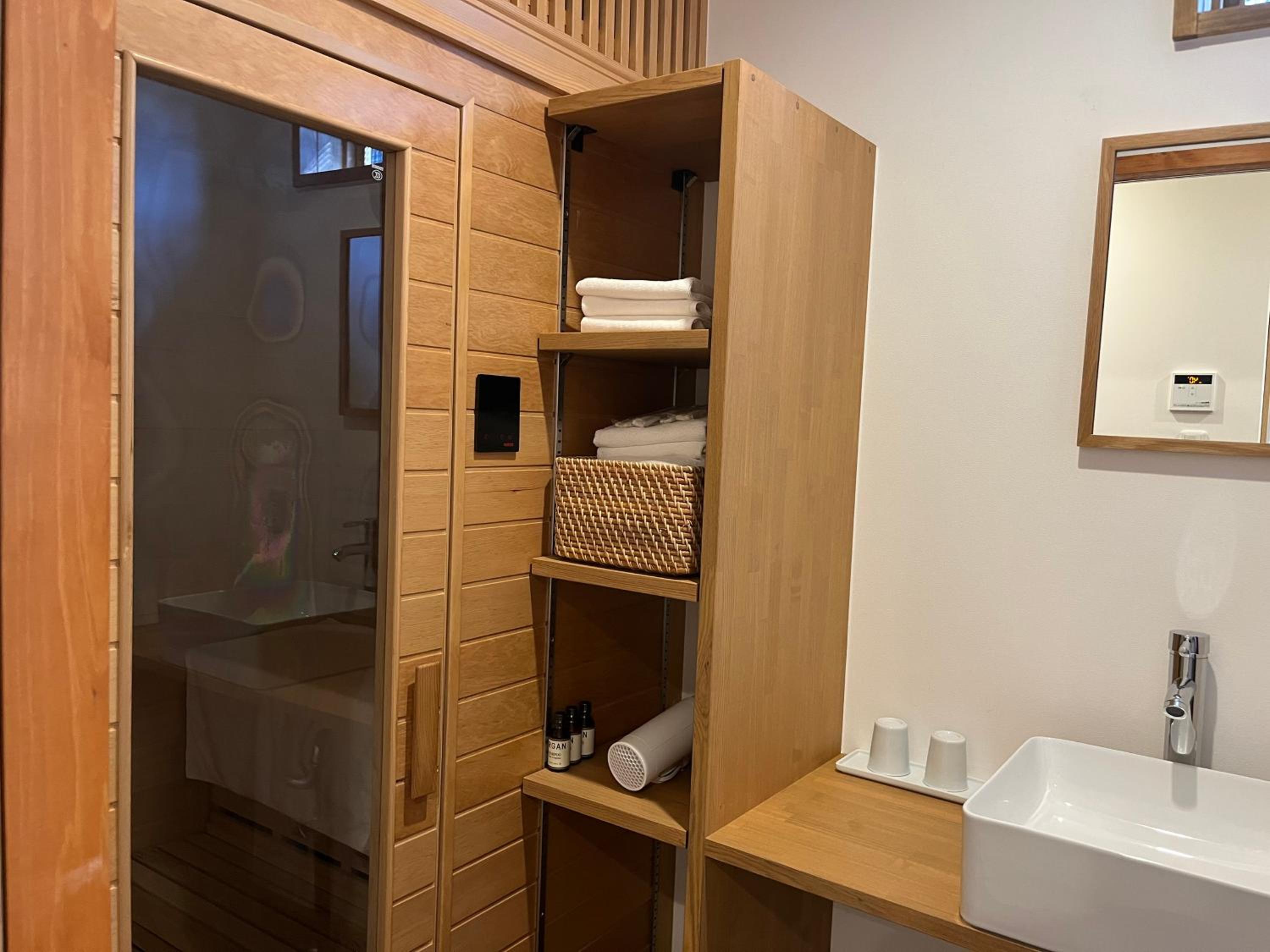 Family Room with Sauna - Photo 5