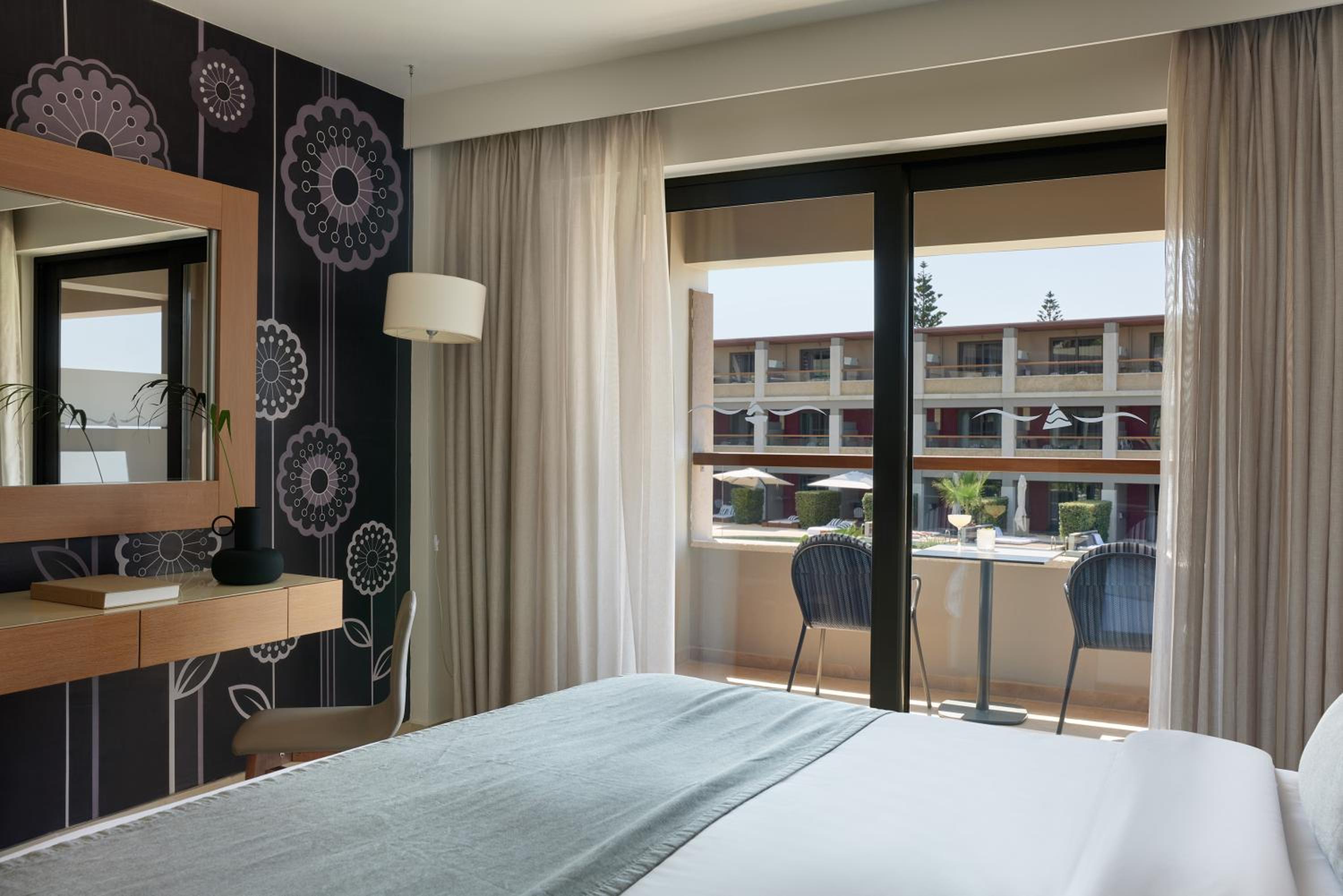 Superior Room Lagoon View thumbnail 5