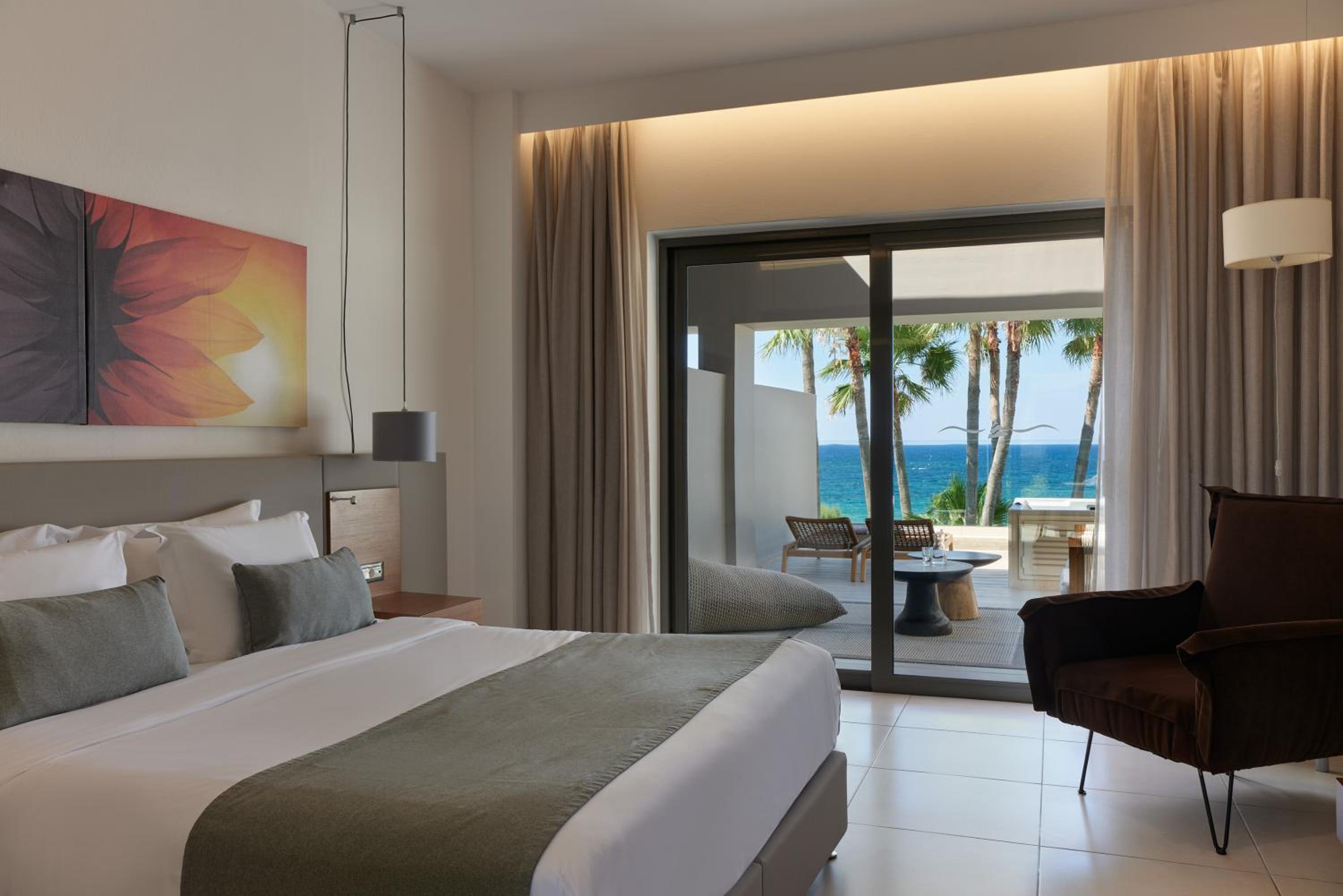 Superior Room Lagoon Sea View Outdoor Whirlpool