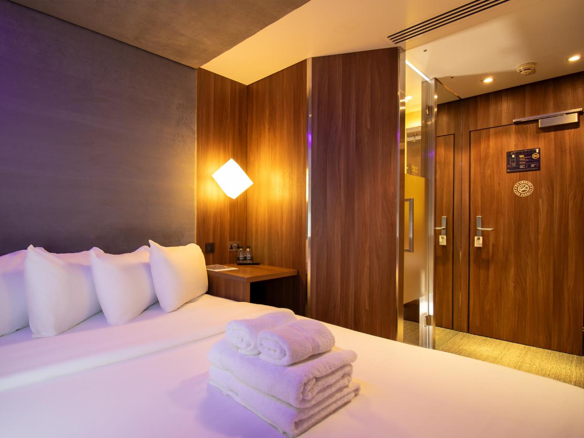 Standard Double Room - No Window photo 1