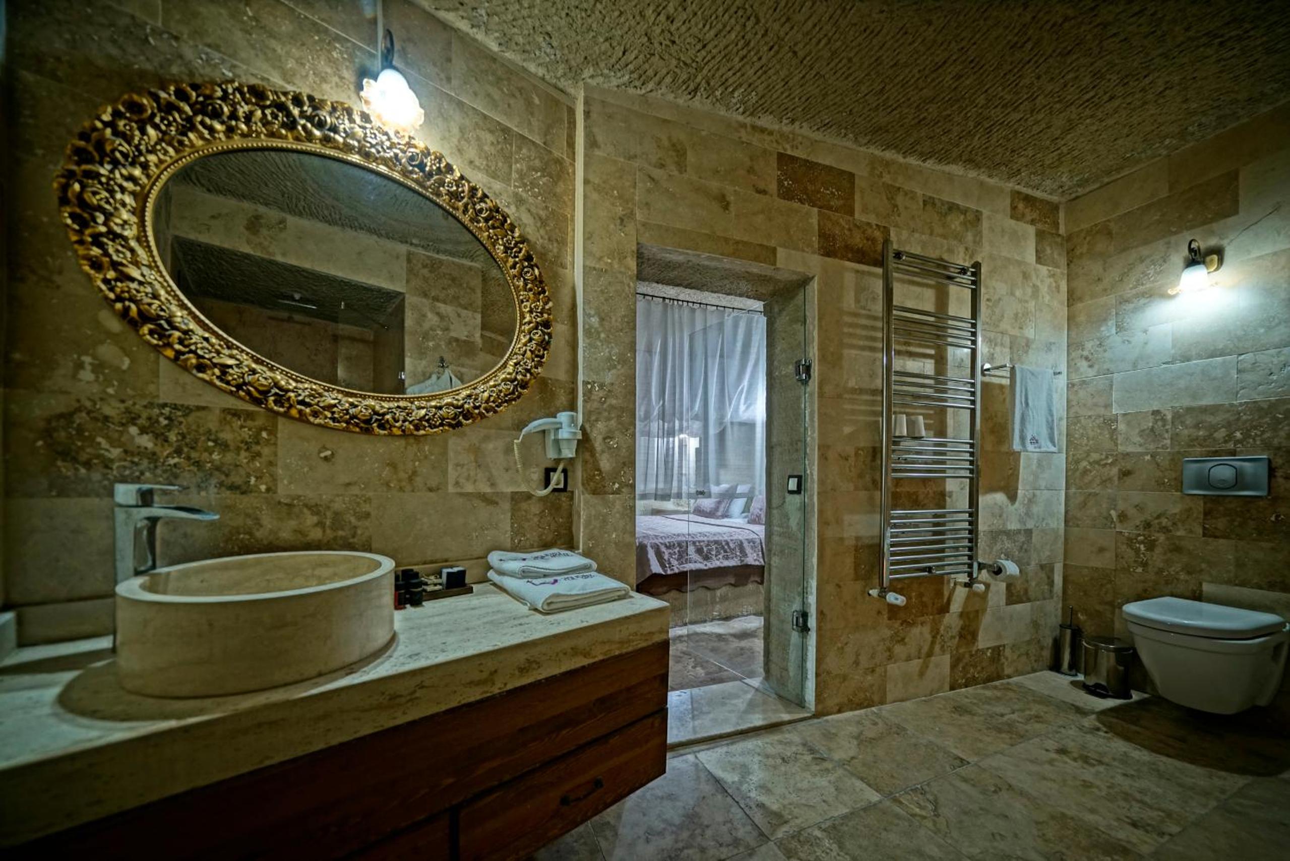 Junior Cave Suite - Photo 12