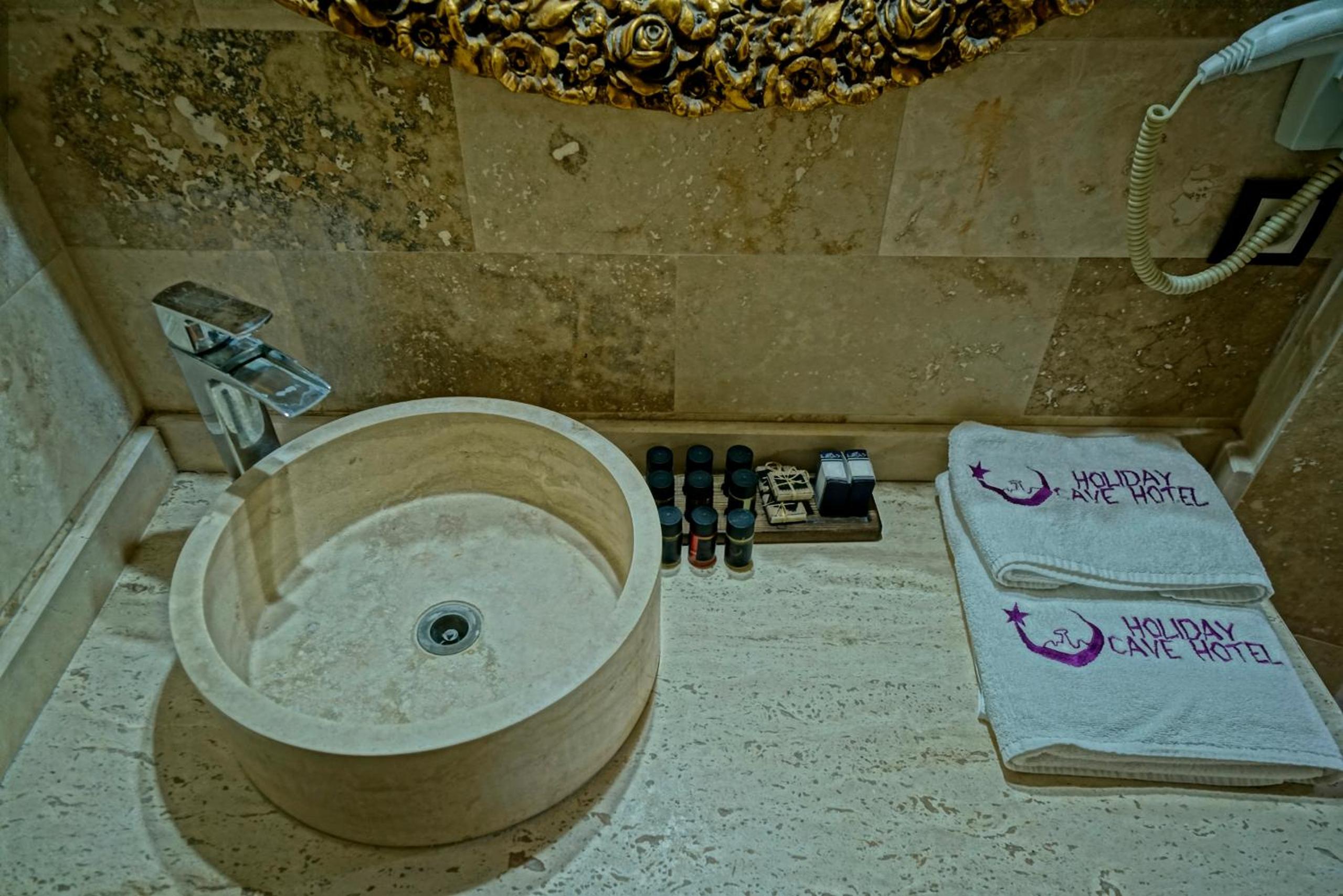 Junior Cave Suite - Photo 11