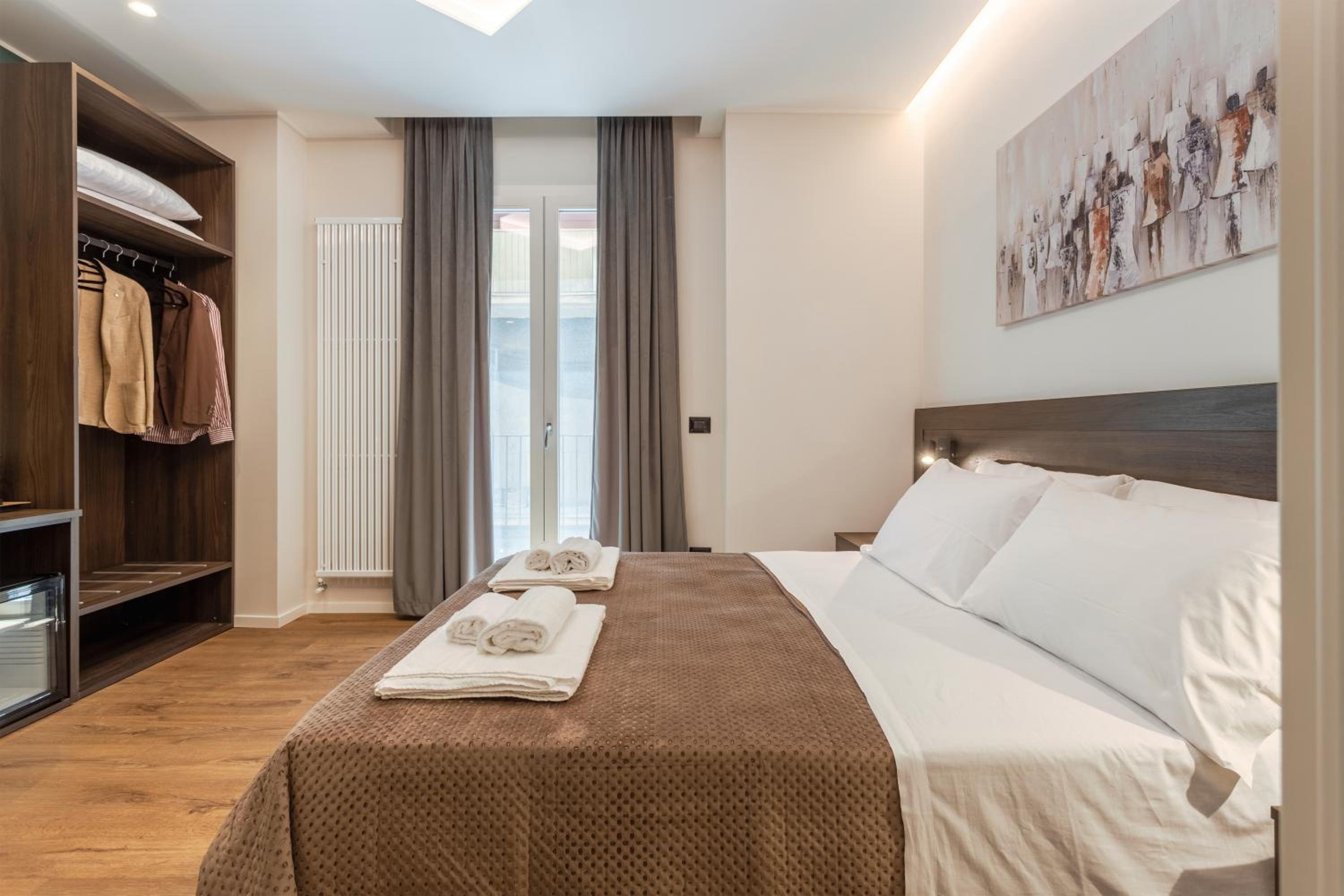 Deluxe Double Room with Balcony photo 2